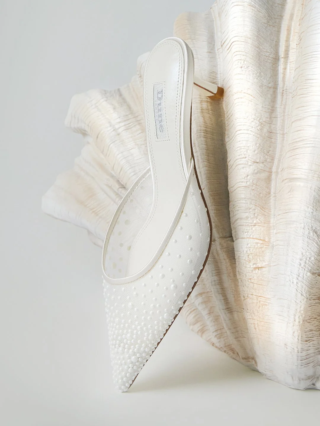 DL_SS26_BRIDAL_LADIES_CUDDLING_IVORY 1.jpg