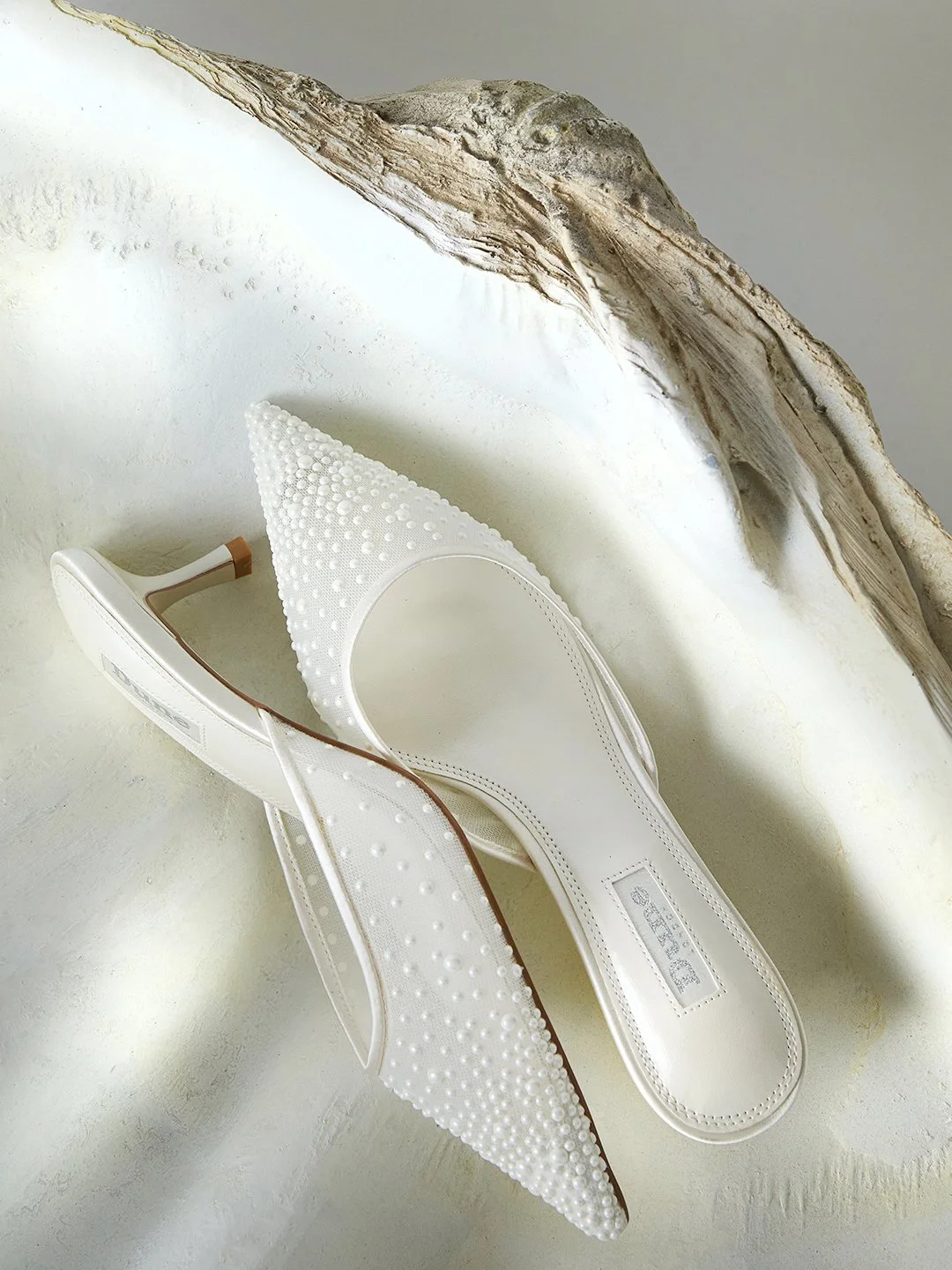 DL_SS26_BRIDAL_LADIES_CUDDLING_IVORY 3.jpg