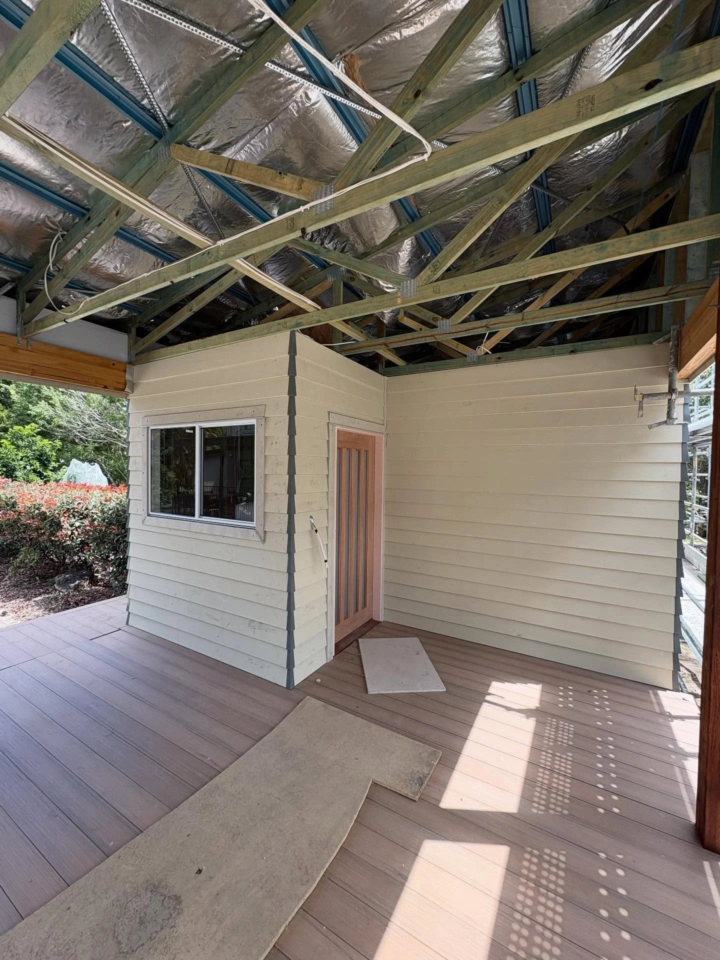 Our Chandler Extension we&rsquo;ve recently cladded with some nice JH Scyon Linea board cladding with mitred corners. Completed with some composite decking to finish it off. 

⬛️Send a DM for pricing for cladding for your project!