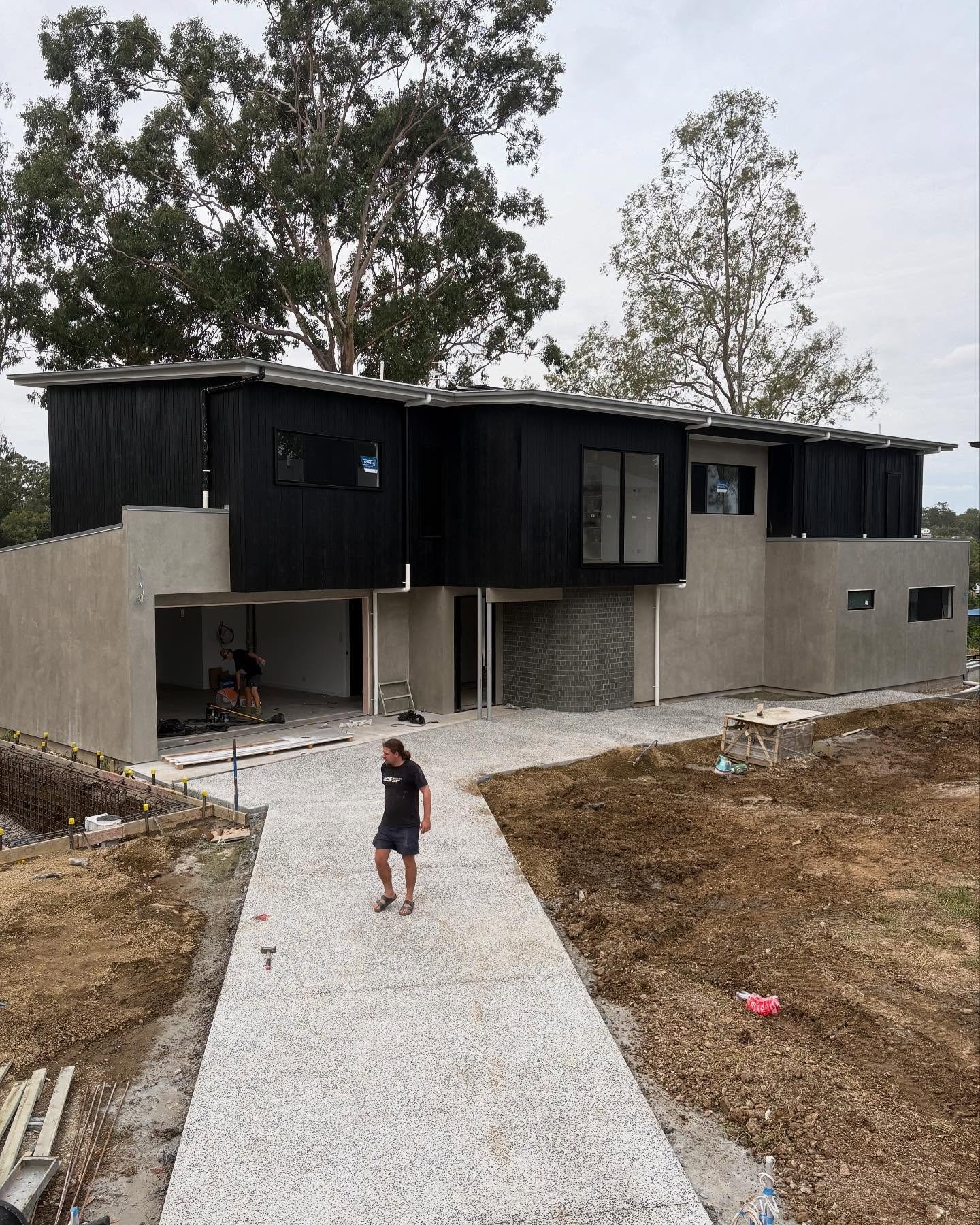 A little preview of our cladding we&rsquo;ve recently completed on the Kenmore project. Cladding is Weathertex weathergroove 150 natural. Finished with a black stain to give this place a very slick and clean look.

⬛️For all your cladding needs get i