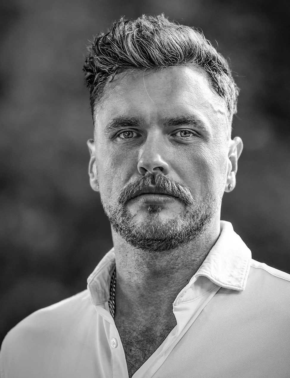 Professional Business &amp; Corporate Portrait Photography in Berlin.

Modern headshots for LinkedIn, CV / Lebenslauf, personal branding and corporate image.

Professional on-location photo sessions for companies, executives, entrepreneurs and profes