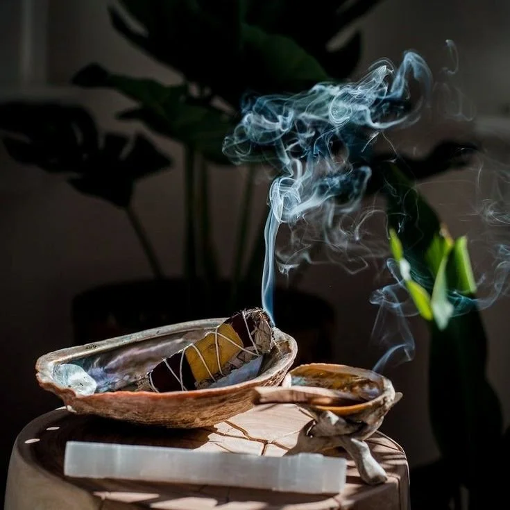 Purification avec baton de sauge