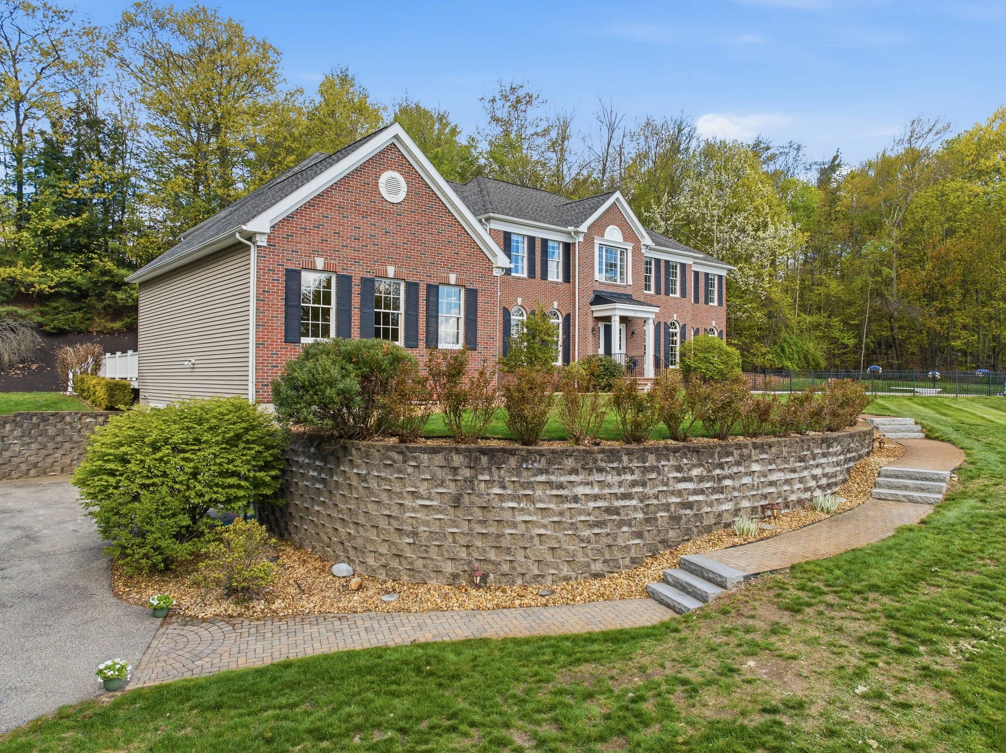8-web-or-mls-25EllisonDriveBedfordNH-08.jpg
