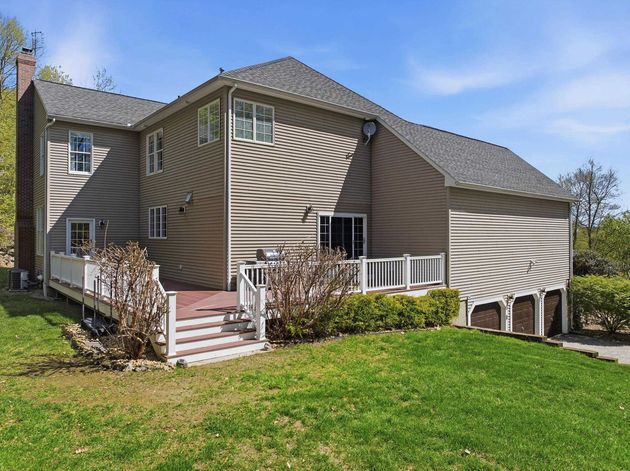 11-web-or-mls-25EllisonDriveBedfordNH-11.jpg
