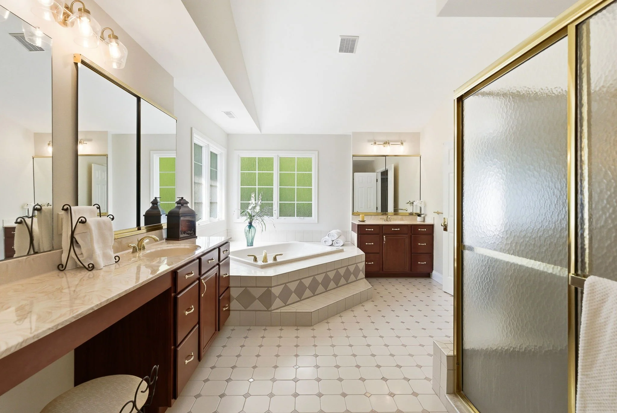 60-web-or-mls-25EllisonDriveBedfordNH-61.jpg