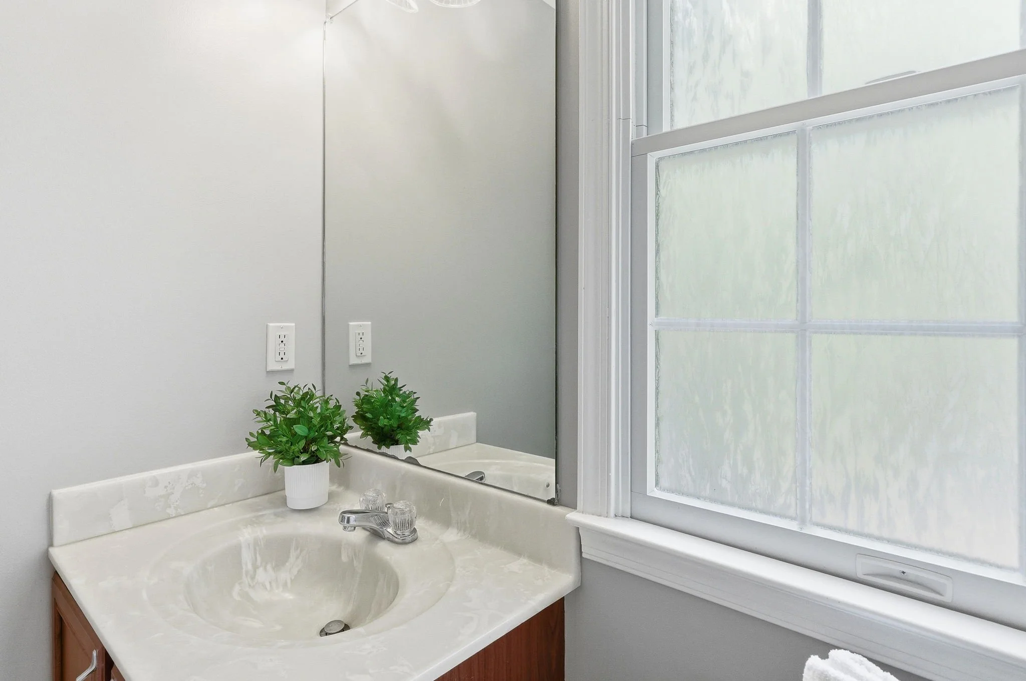 68-web-or-mls-25EllisonDriveBedfordNH-69.jpg