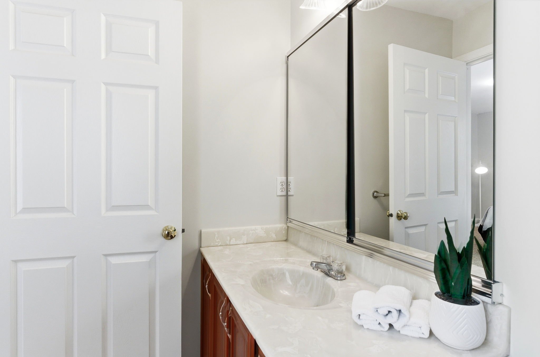 64-web-or-mls-25EllisonDriveBedfordNH-65.jpg