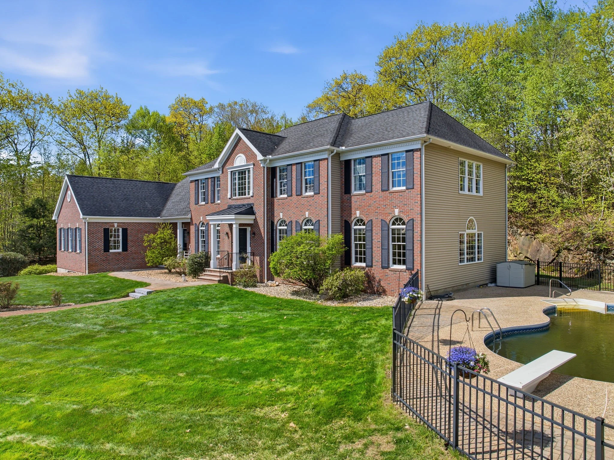 z89-web-or-mls-25EllisonDriveBedfordNH-90.jpg
