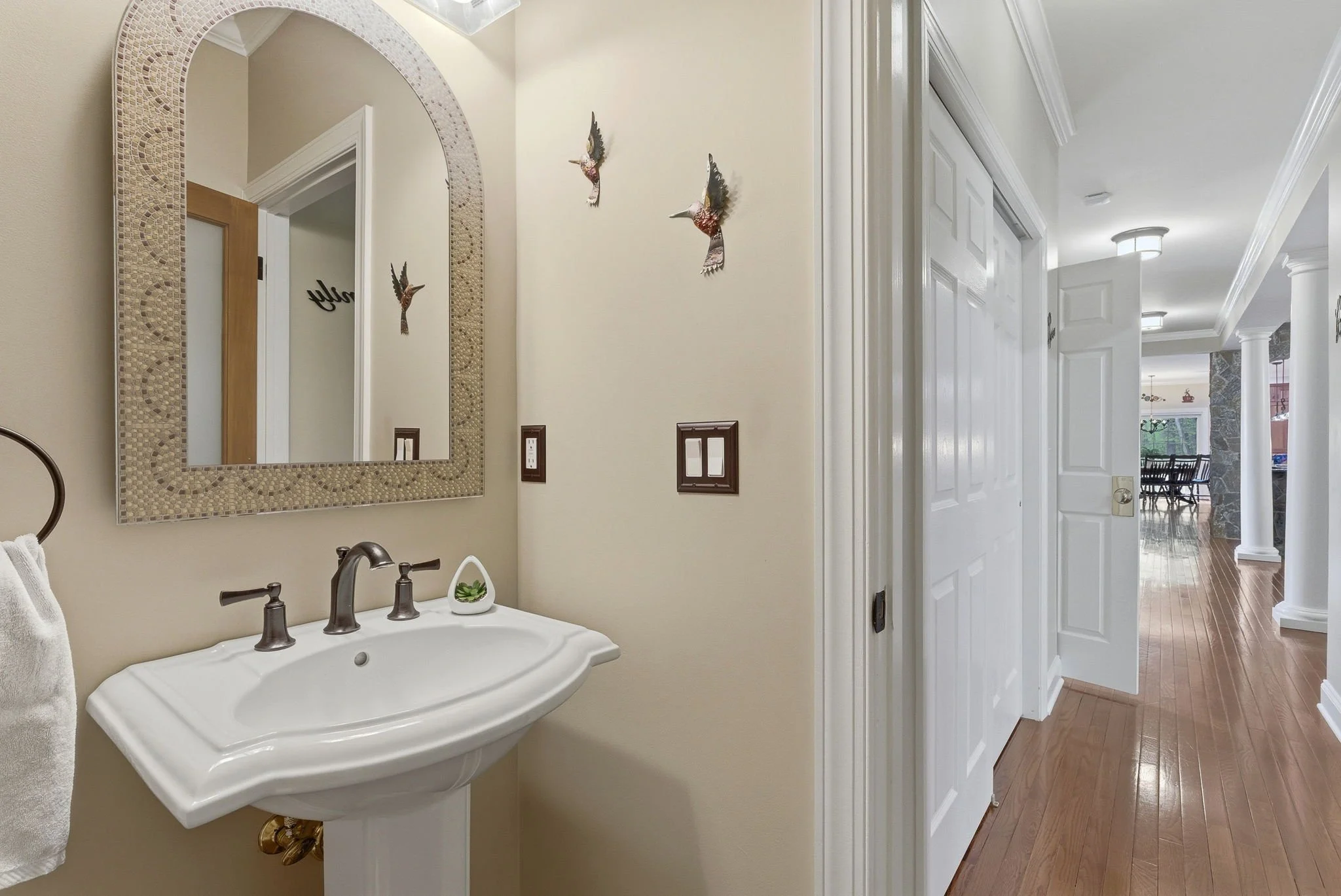23-web-or-mls-25EllisonDriveBedfordNH-23.jpg