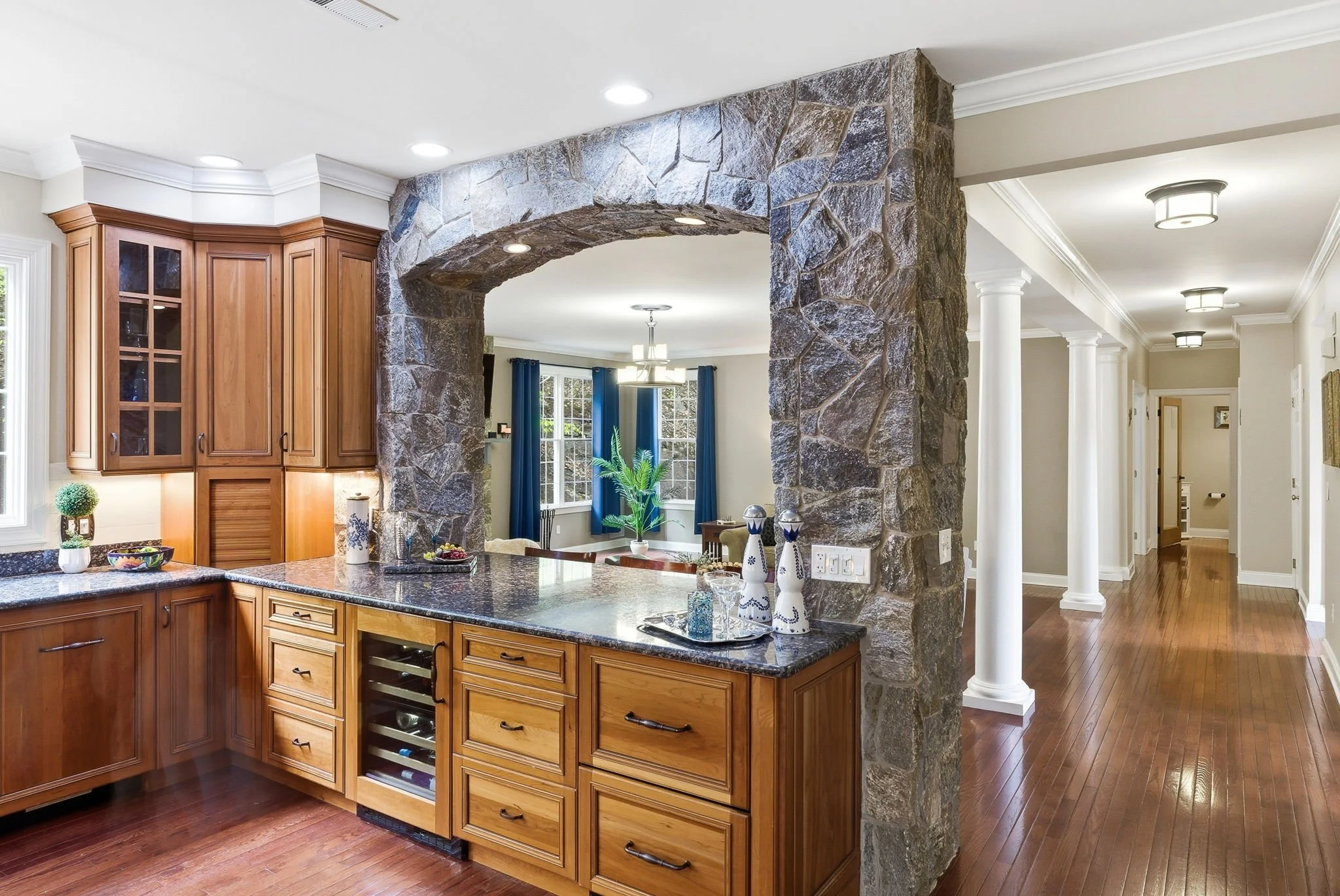 40-web-or-mls-25EllisonDriveBedfordNH-40.jpg