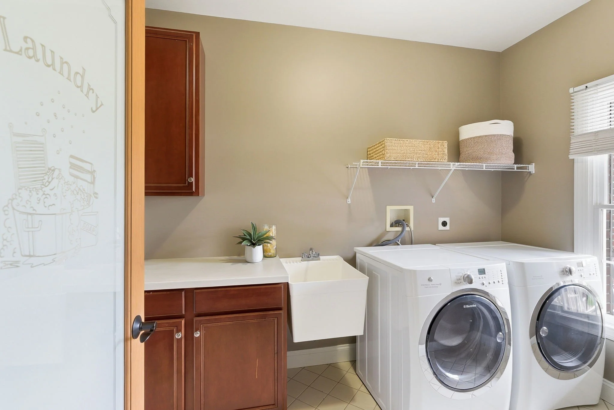 47-web-or-mls-25EllisonDriveBedfordNH-47.jpg