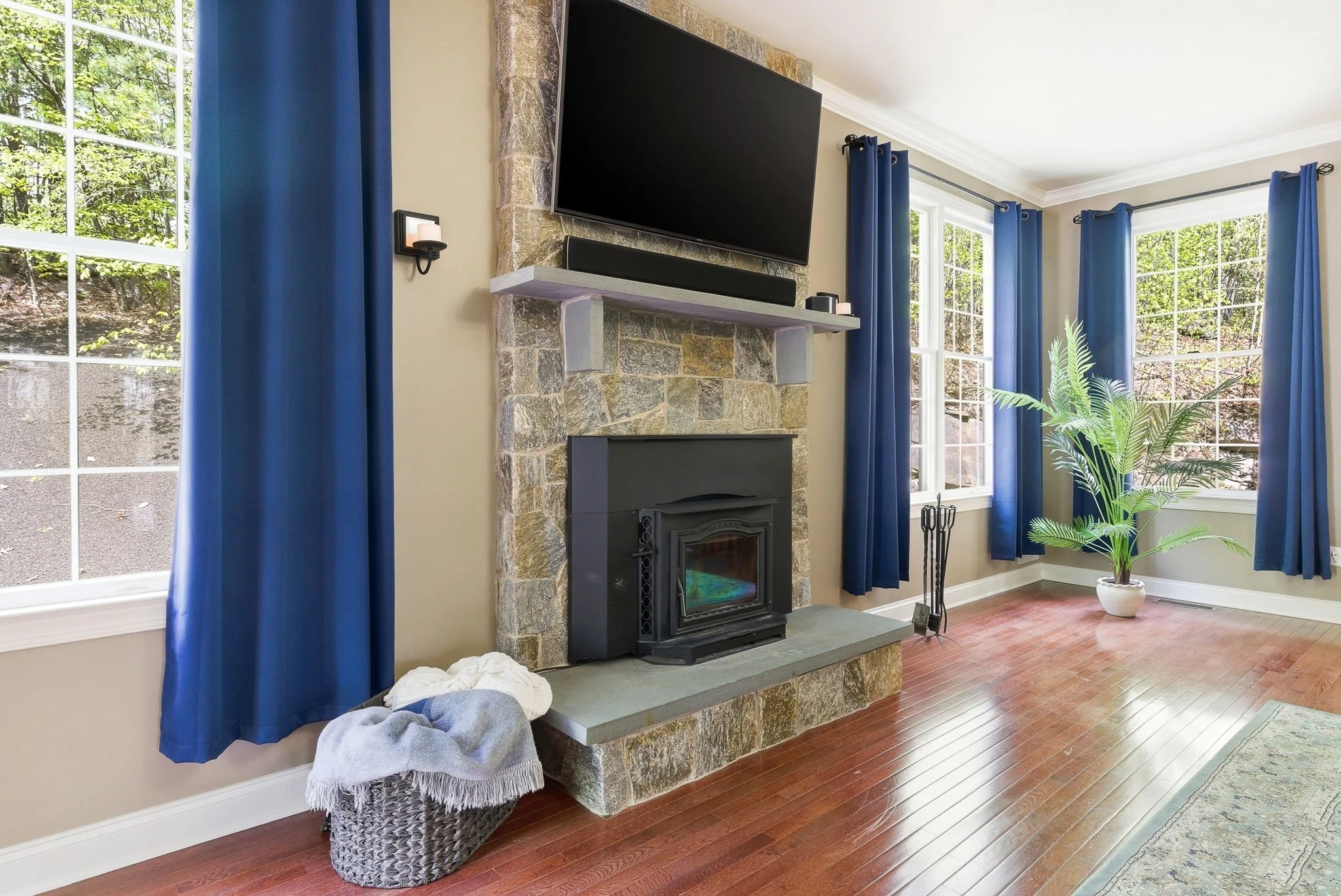 31-web-or-mls-25EllisonDriveBedfordNH-31.jpg