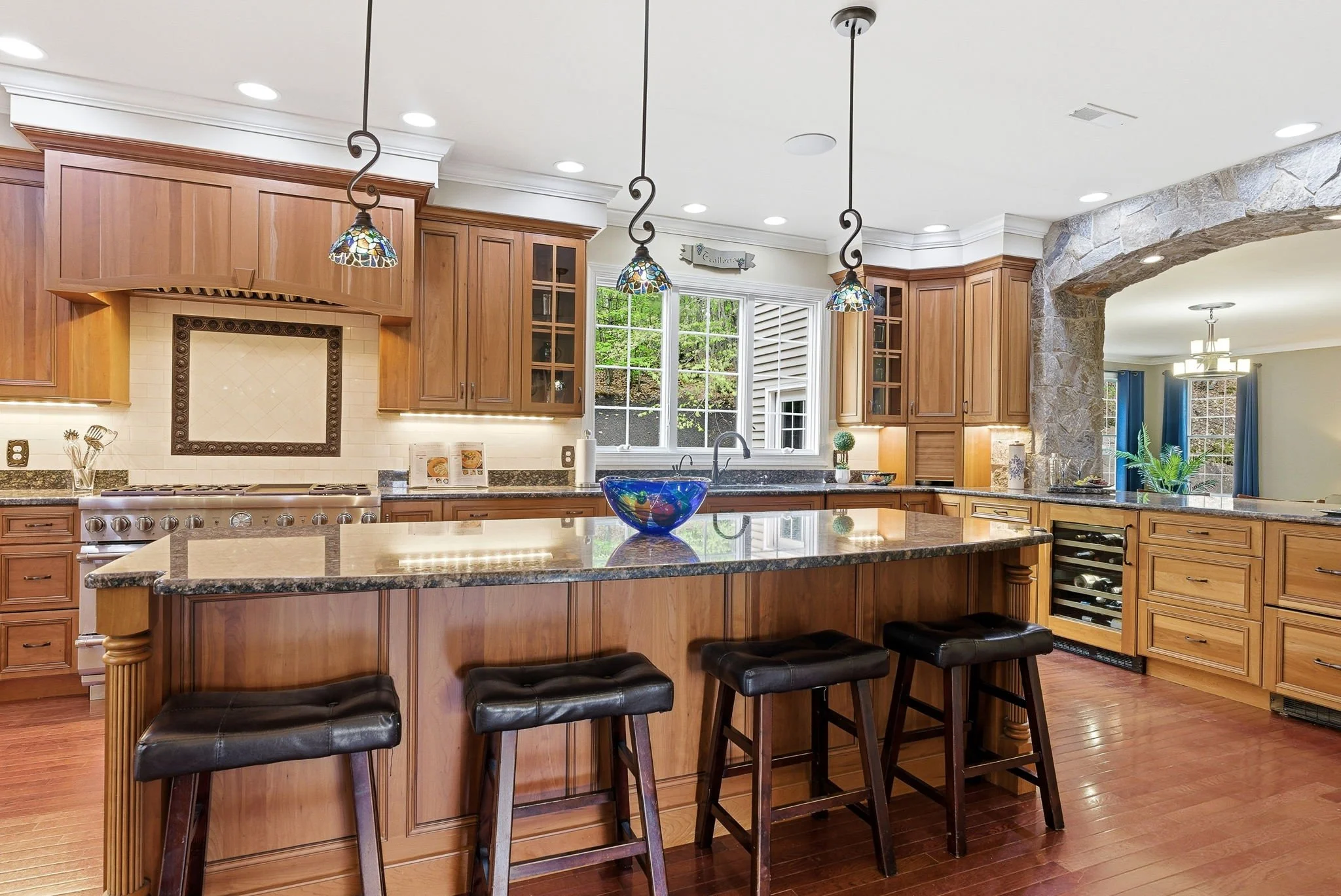 45-web-or-mls-25EllisonDriveBedfordNH-45.jpg
