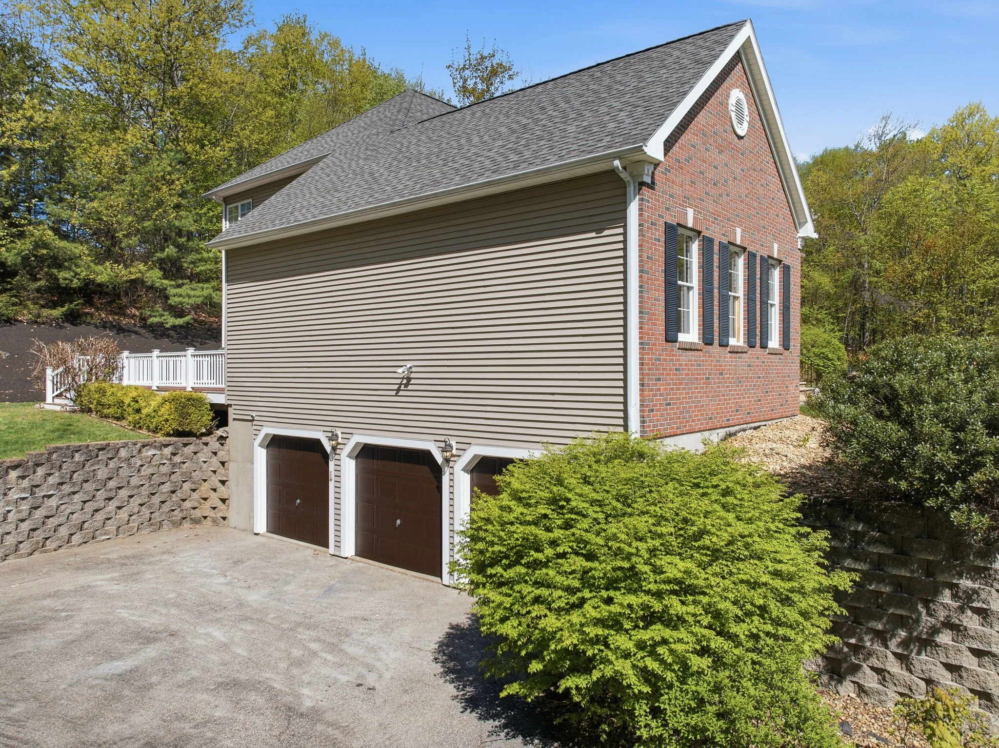 10-web-or-mls-25EllisonDriveBedfordNH-10.jpg