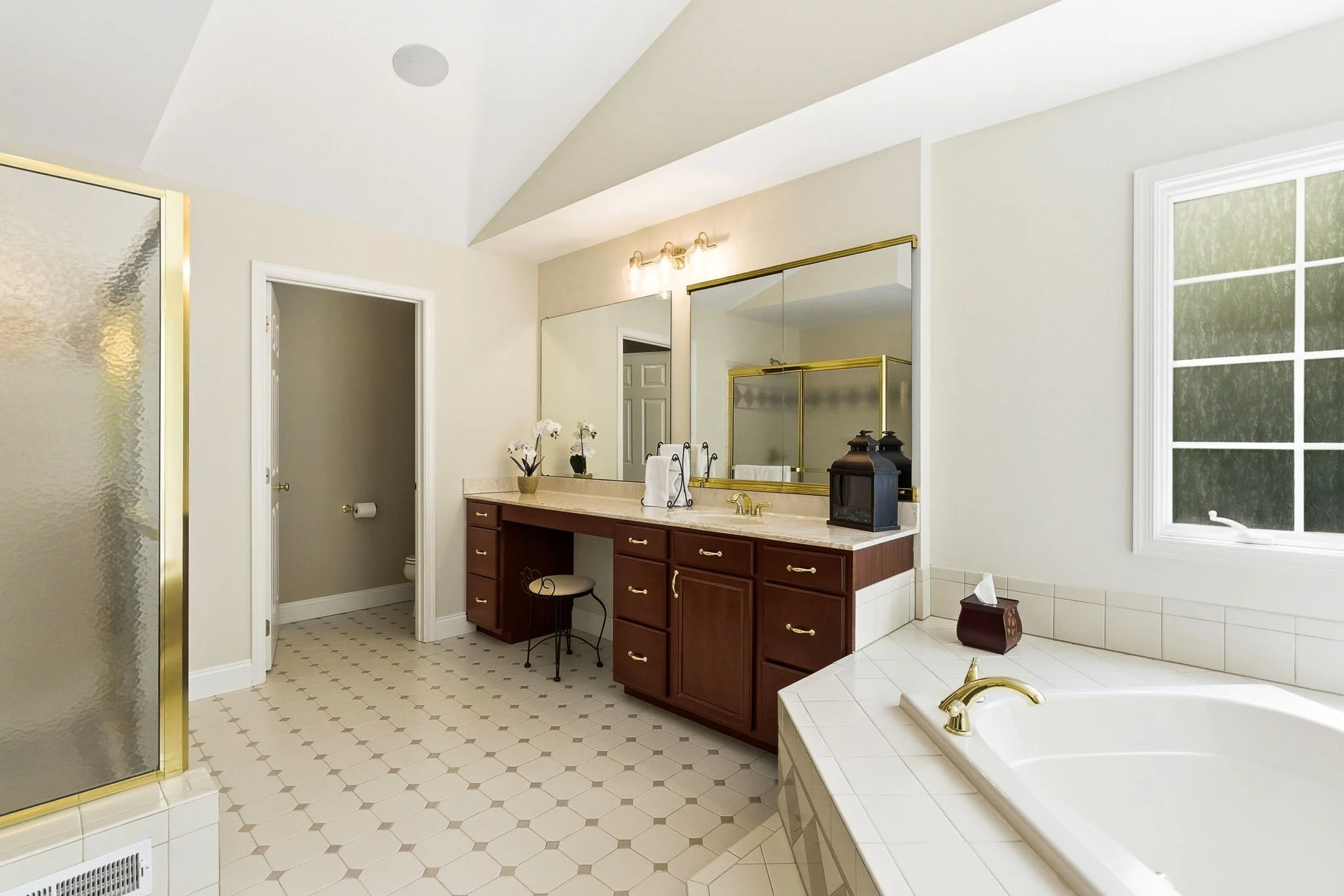 59-web-or-mls-25EllisonDriveBedfordNH-60.jpg