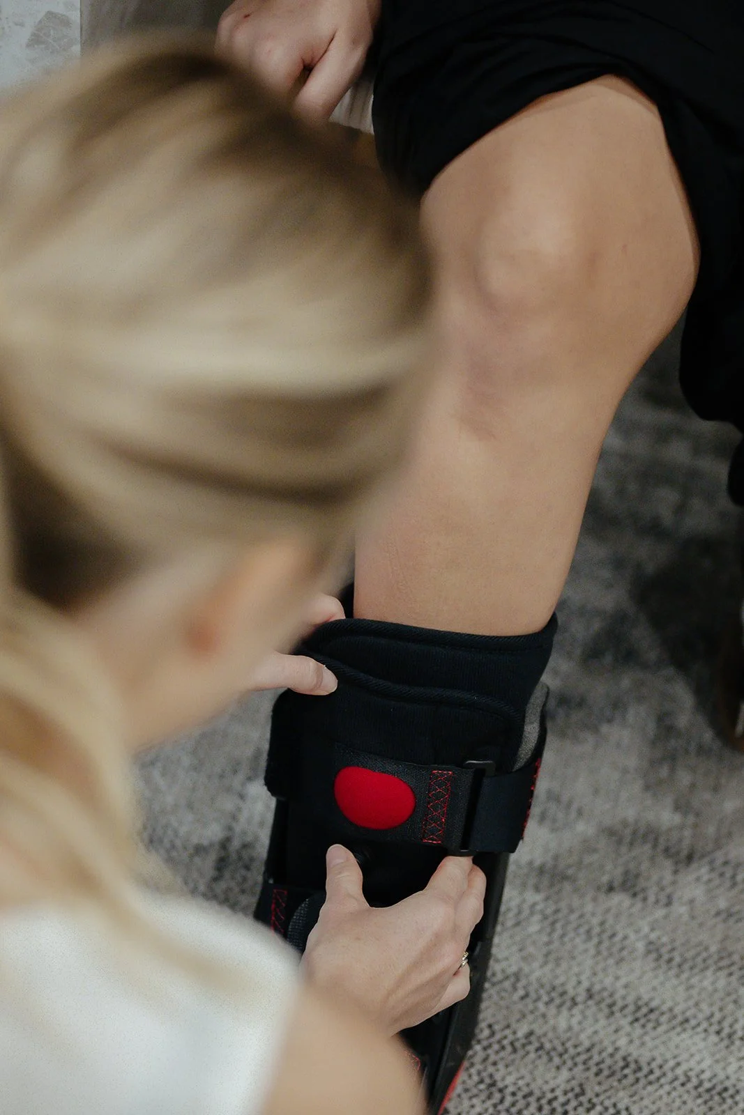 Moon boot fitting for foot fractures
