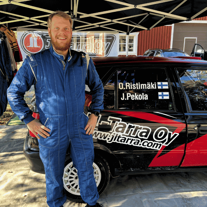 Nimitarra rallikyydityksen yhteydessä