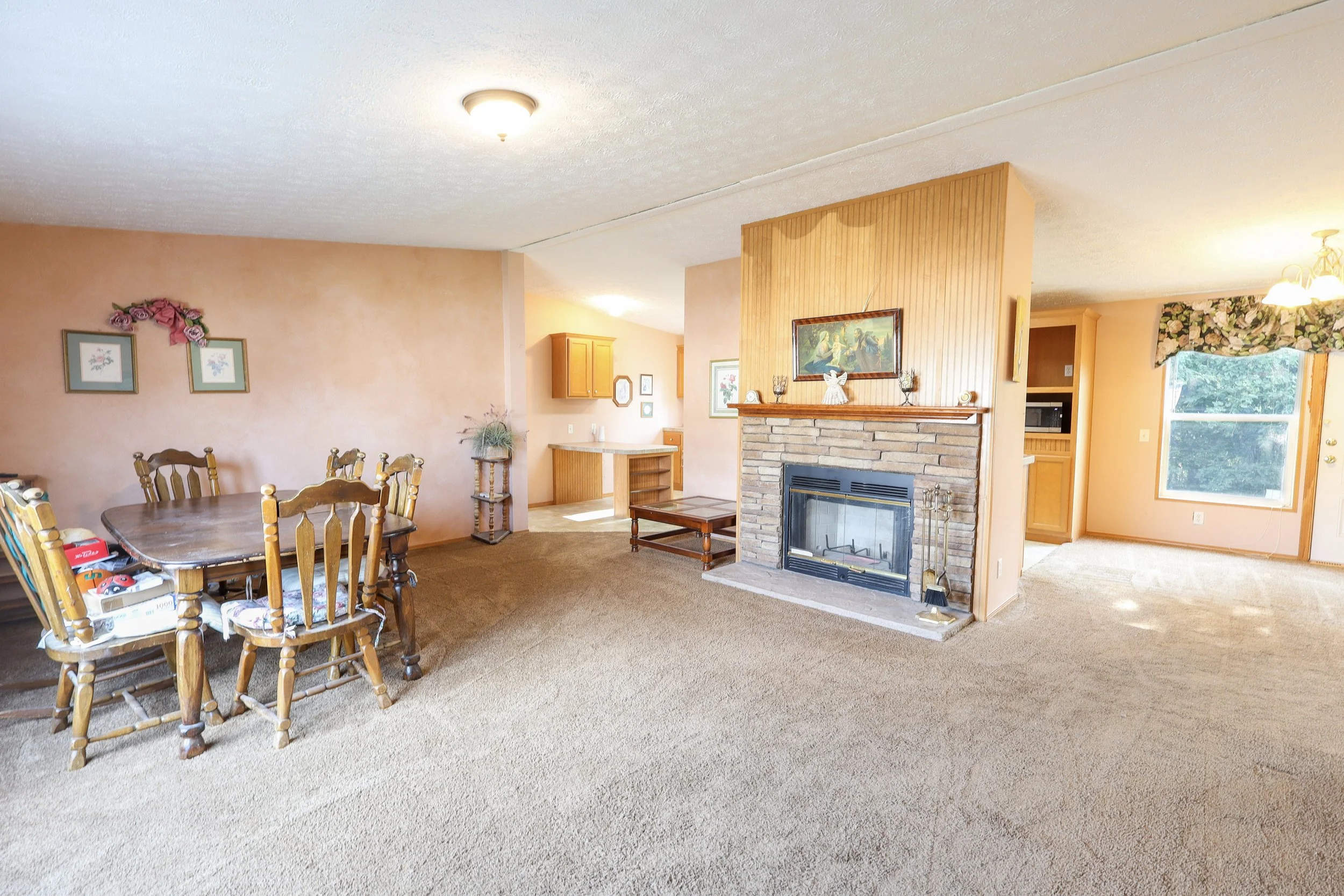 6-Living Room.jpg