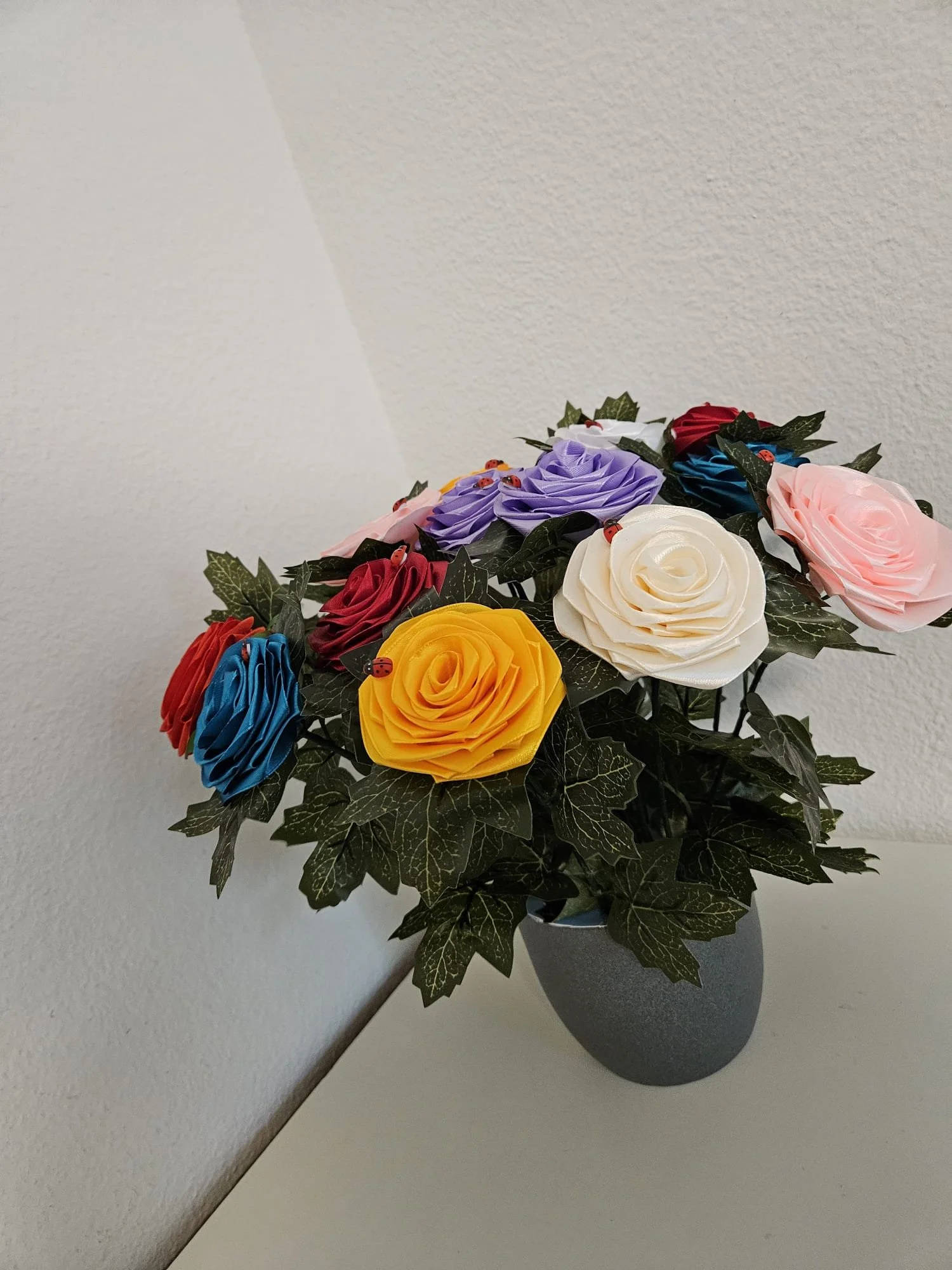 Satinrosen-Strauß