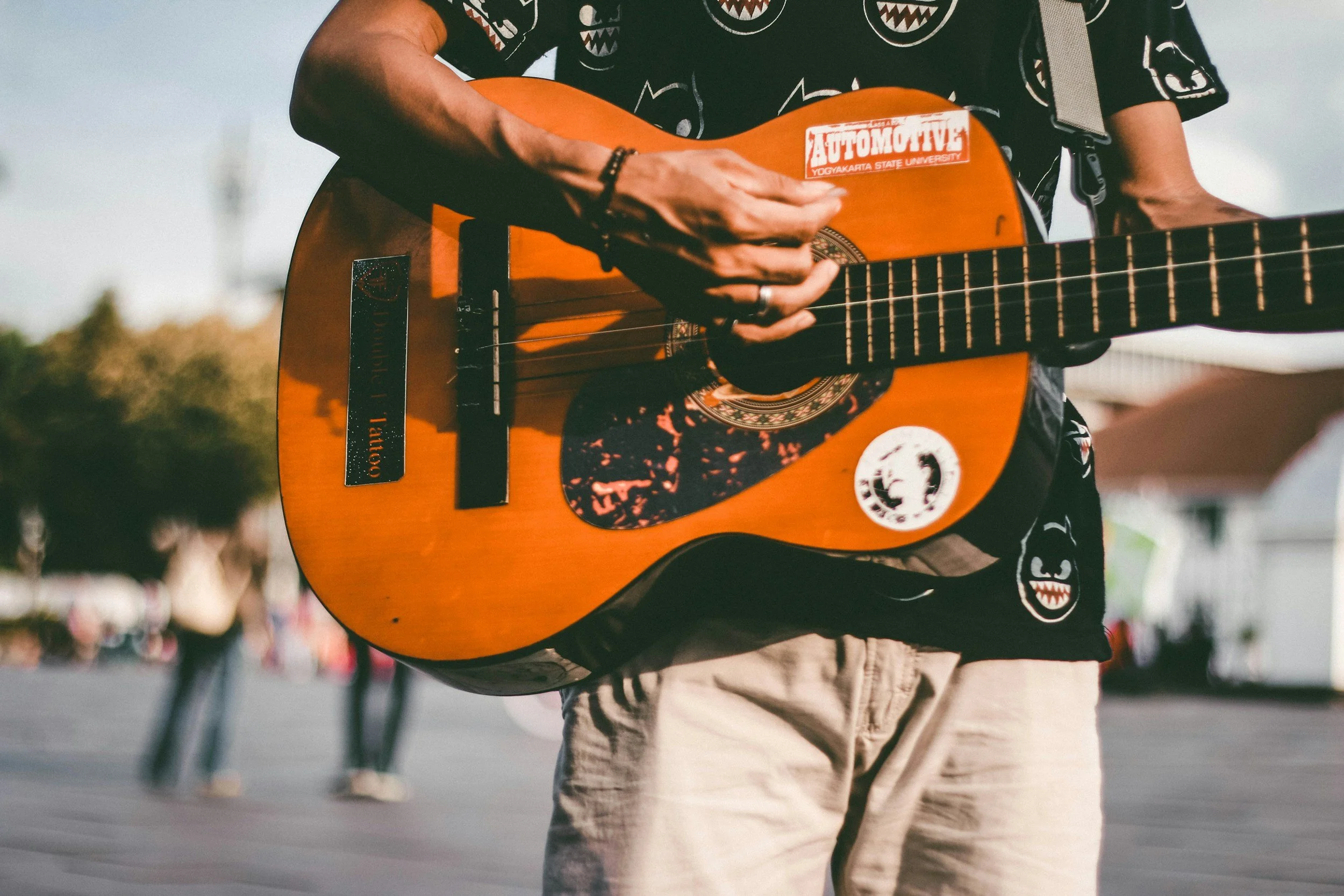 Thinking About Busking? Read This First: What a Barcelona Street Musician Taught Me About Courage, Connection, and Actually Getting Better