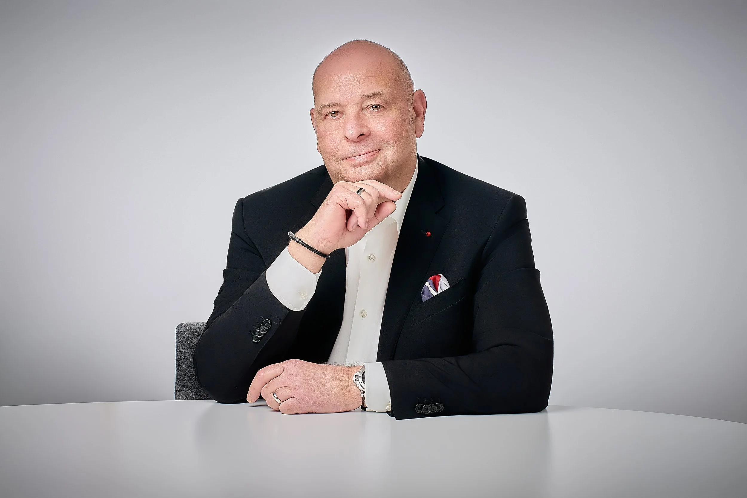 SPARKING PARTNER founder Thierry Baril at a meeting, Portrait by Patric Pop Photo, top corporate portraits photographer in Geneva, Switzerland