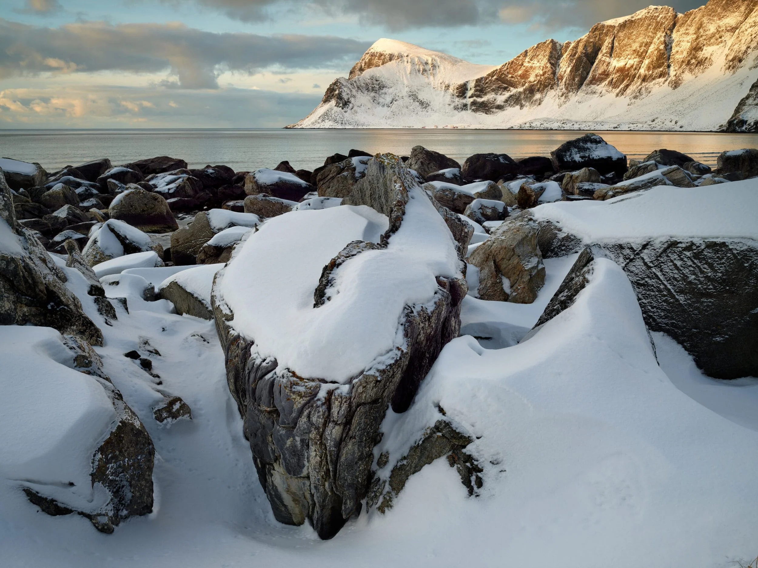 Lofoten_Mastadfjellet_sunrise-scaled.jpg
