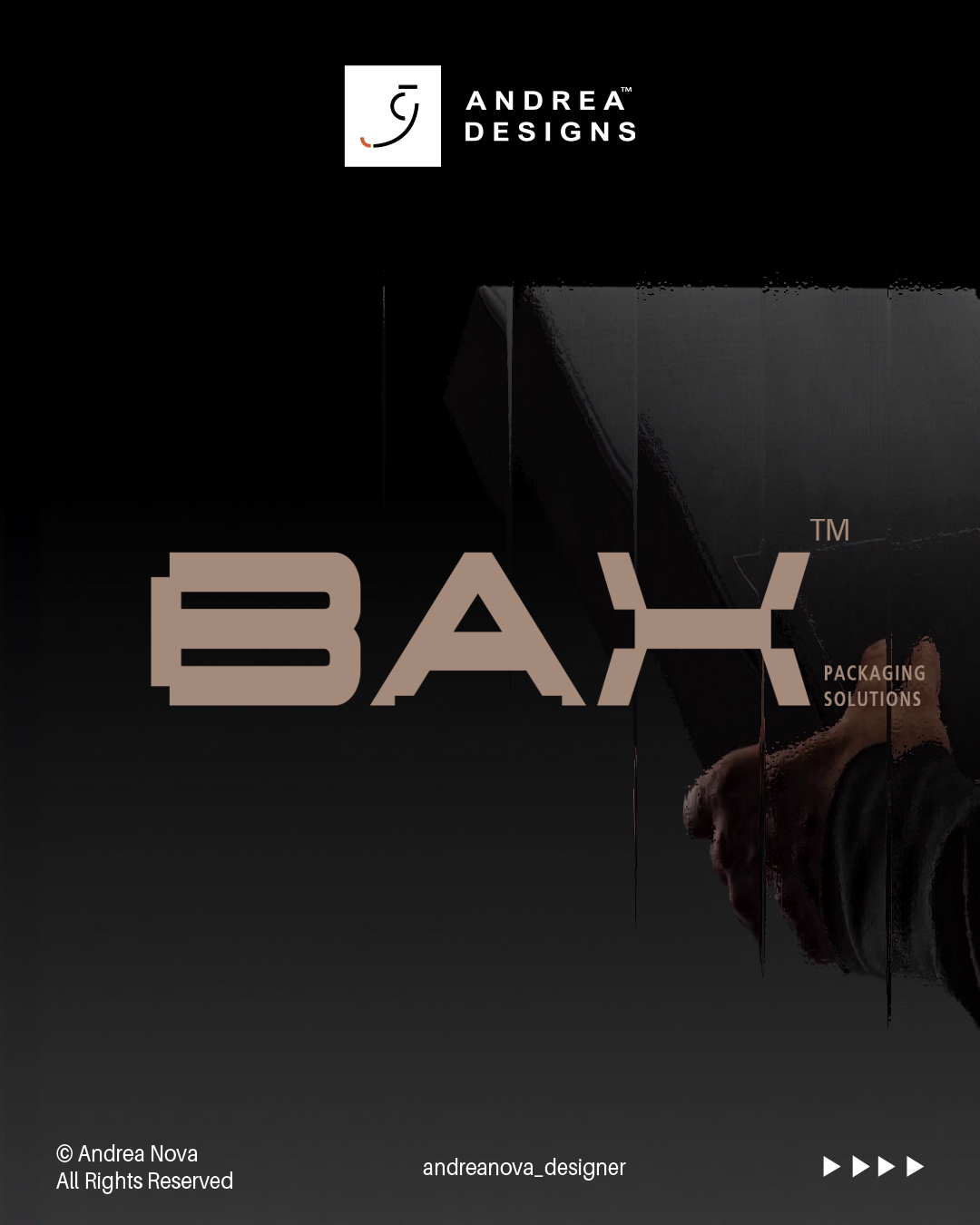 Immagine di una confezione di soluzioni di imballaggio denominata 'BAX' di Andrea Designs, con il logo dell'azienda in alto a sinistra, sfondo nero e un'immagine parziale di una mano che tiene una scatola