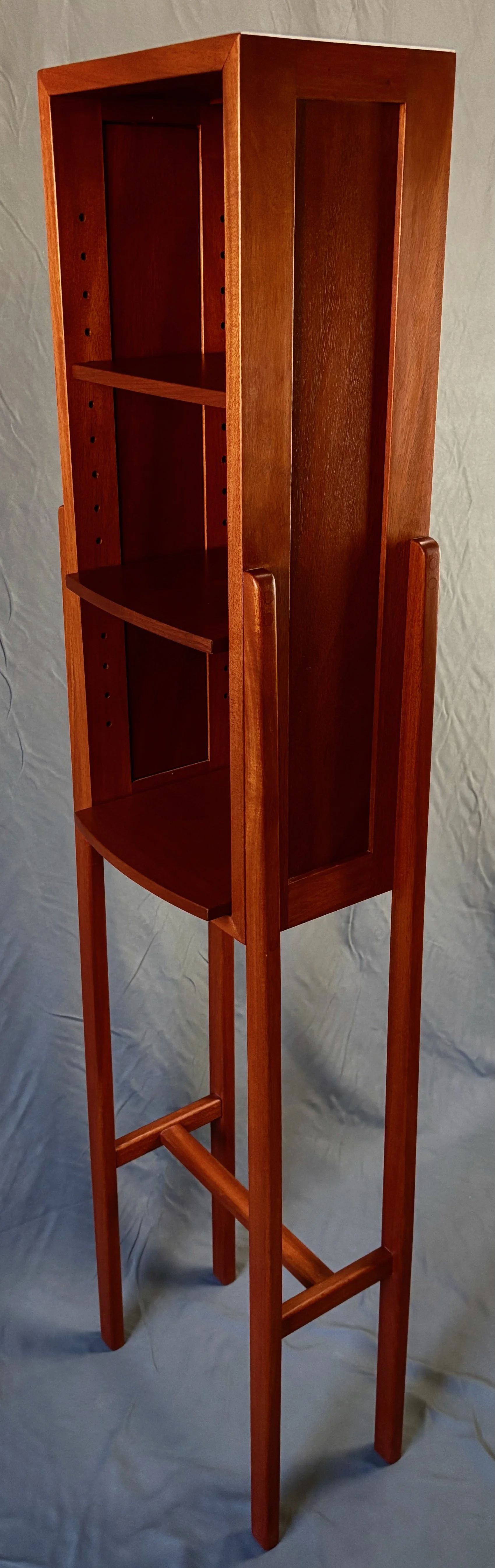 Cabinette in Mahogany with adjustable shelves