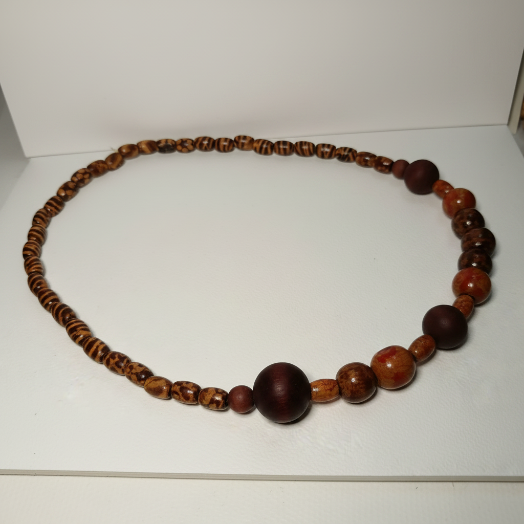 collier-en-perles-de-bois.png