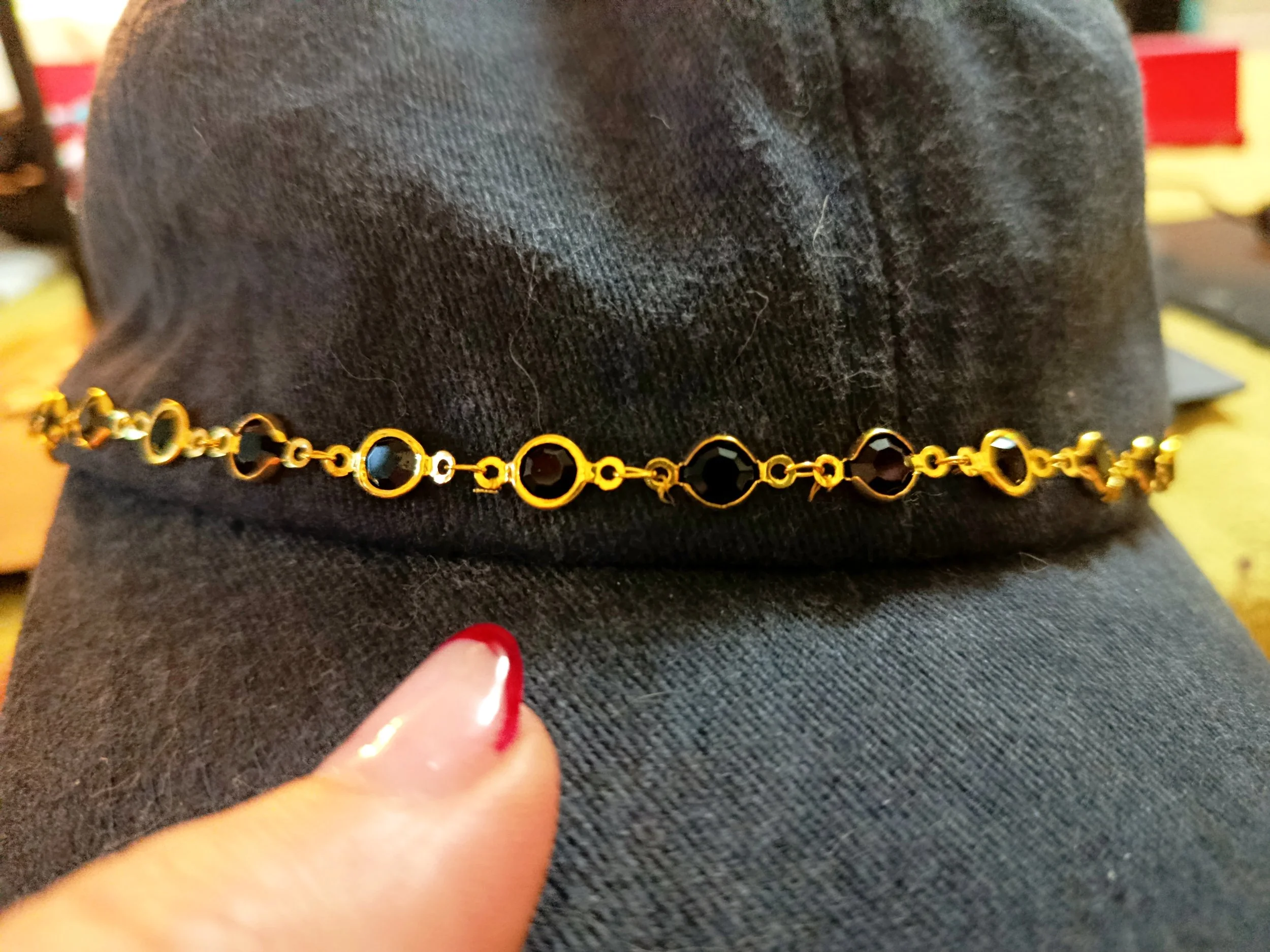 Casquette Custom en Toile de Jean & Chaîne Lunaire – Pièce Unique