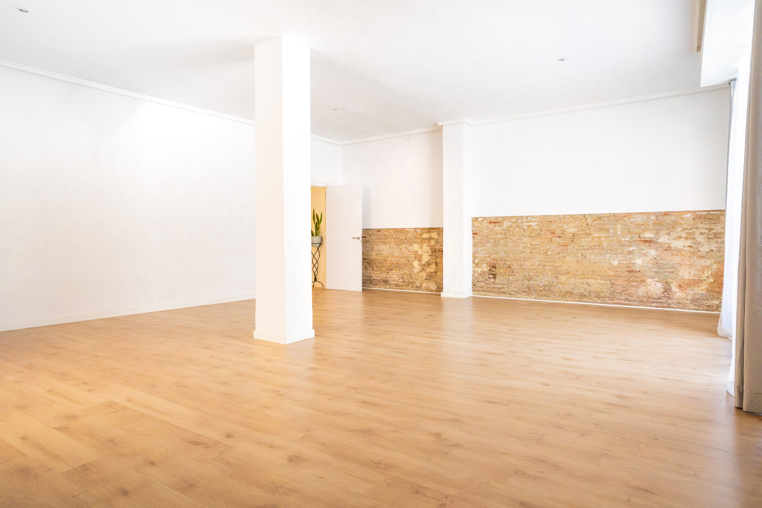 Foto sala de yoga Velcam Yoga Center en Valencia.jpg