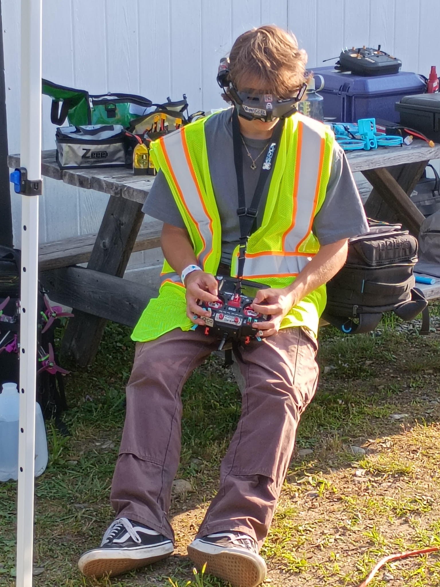 His vis flying FPV prod.jpg