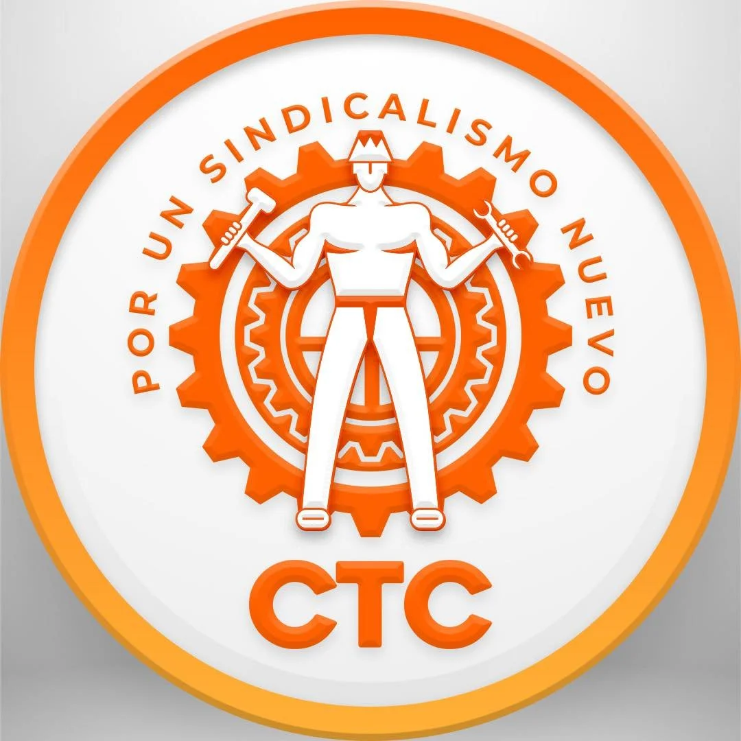 Logotipo circular en tonos naranjas y blancos con la frase "Por un sindicalismo nuevo" alrededor. En el centro, figura estilizada de un hombre con gorro de constructores y herramientas en las manos, con engranajes de fondo y las letras "CTC" en la parte inferior.