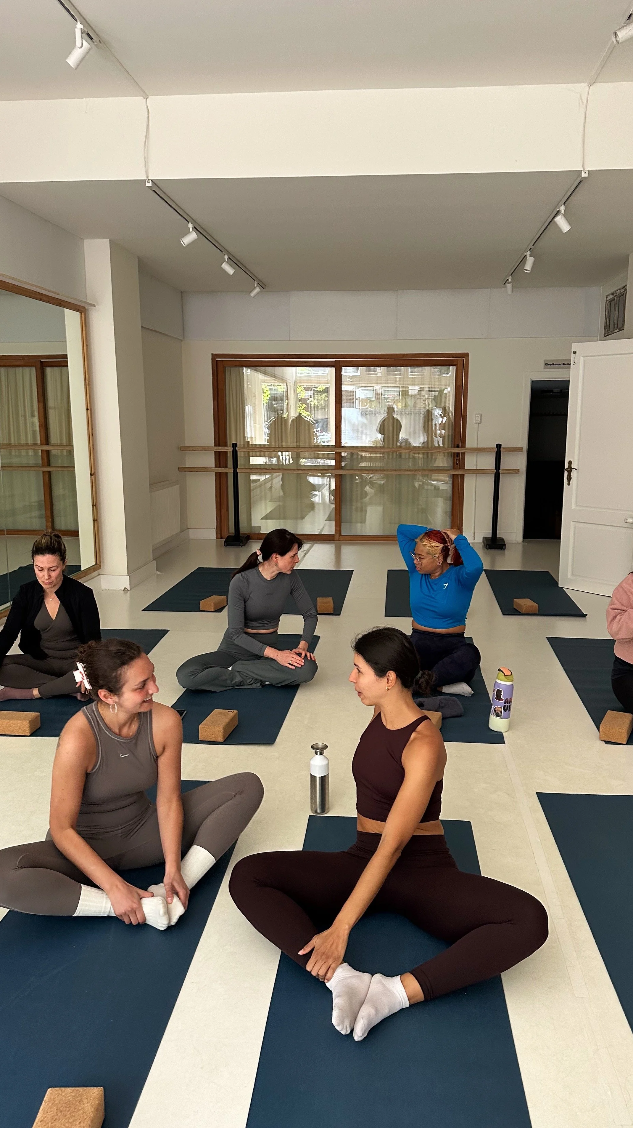 Small-group Mat Pilates class in Amsterdam Oud-West