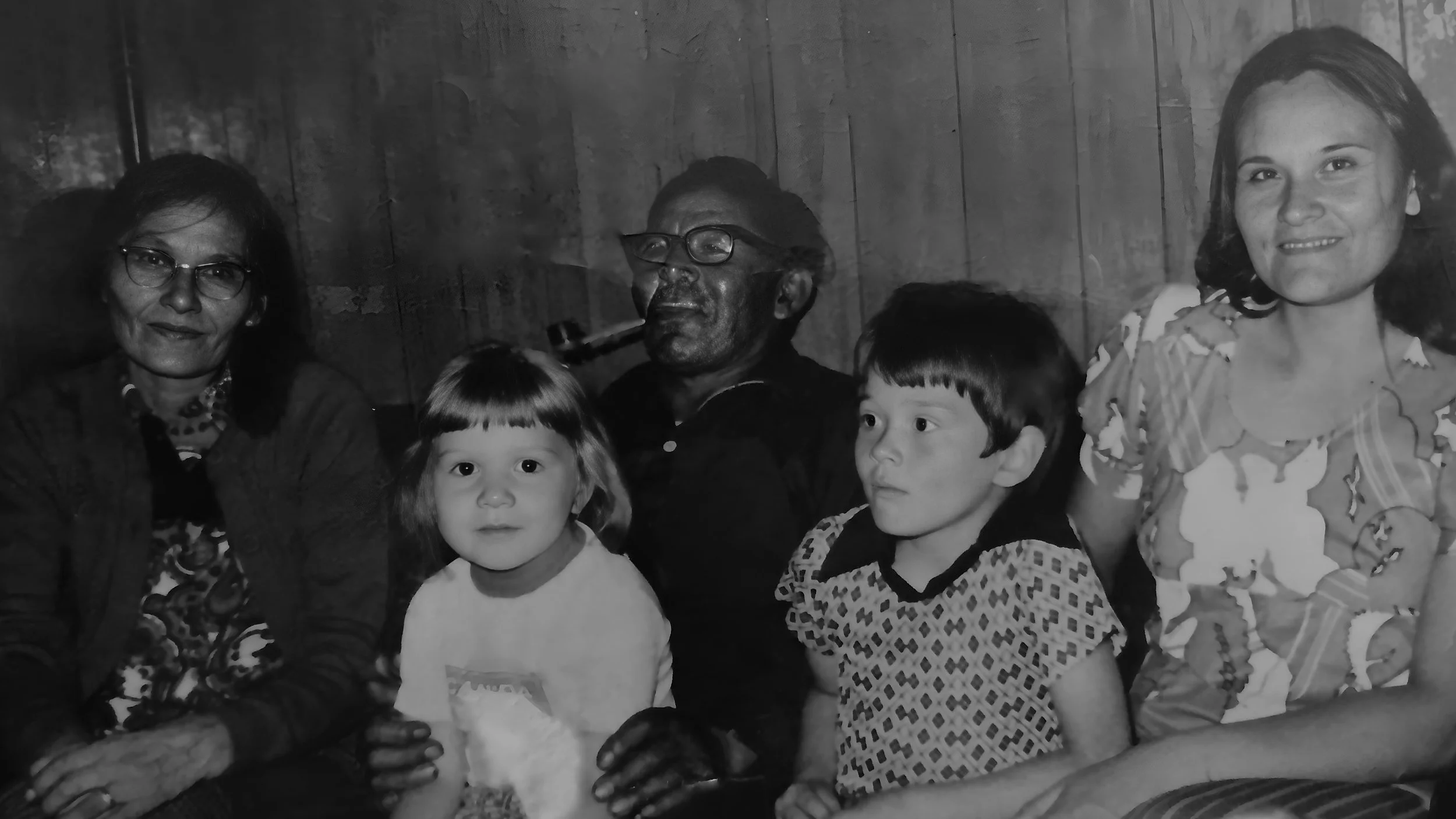 Jules_Family_picture_siblings_mother_grandmother_Archive_picture.jpg