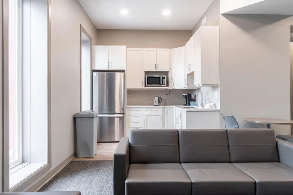 61 Richmond St - Kitchenette.jpg