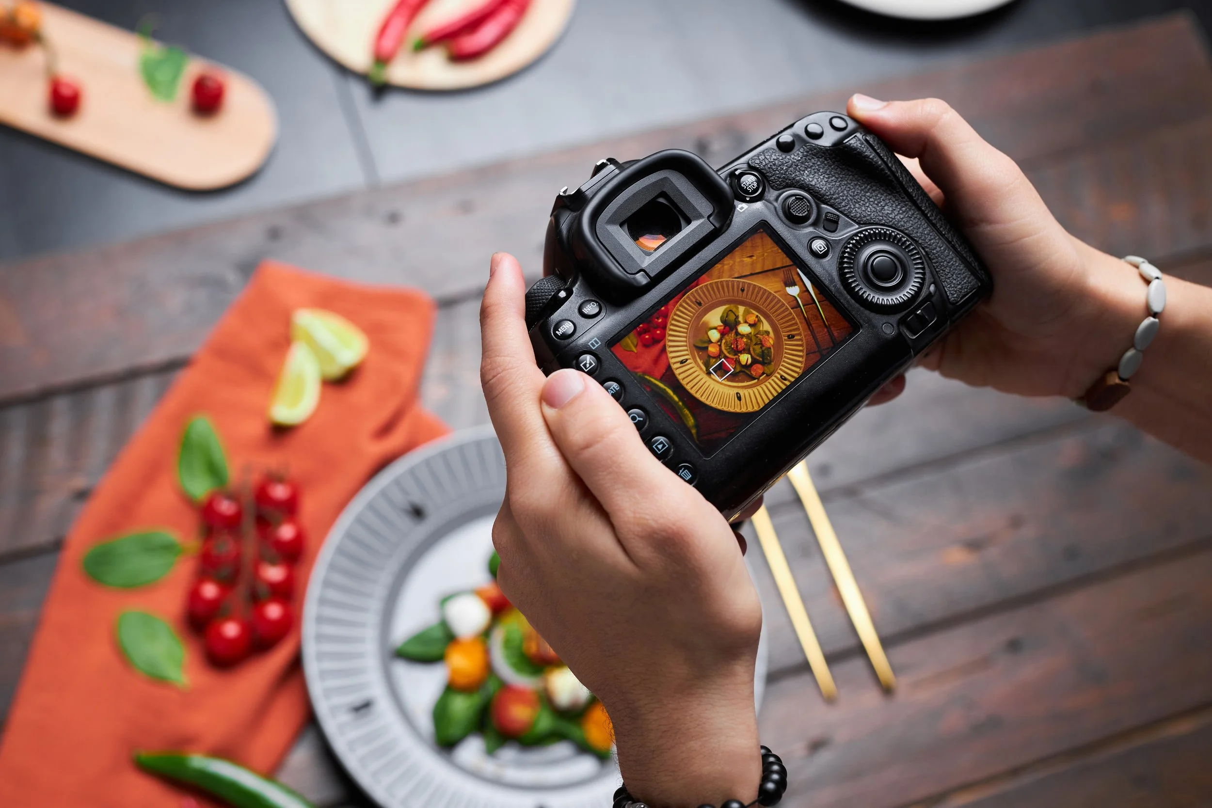 taking-a-photo-of-food-on-a-wooden-table-2026-03-20-00-39-12-utc.jpg