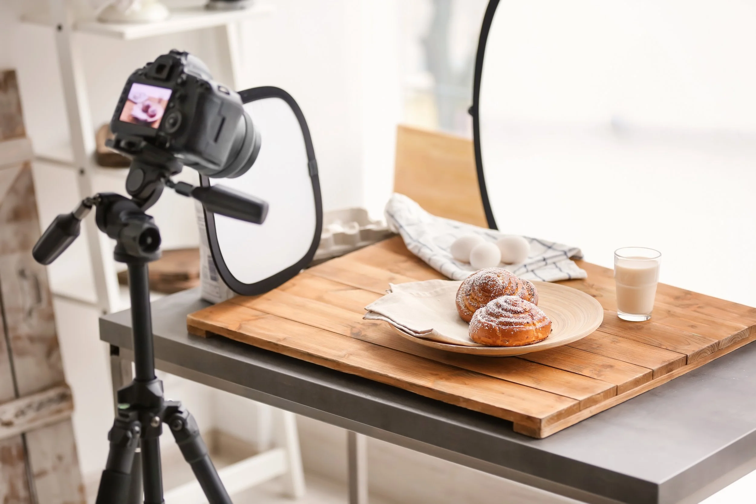 professional-camera-on-tripod-and-food-composition-2026-03-27-00-51-21-utc.jpg