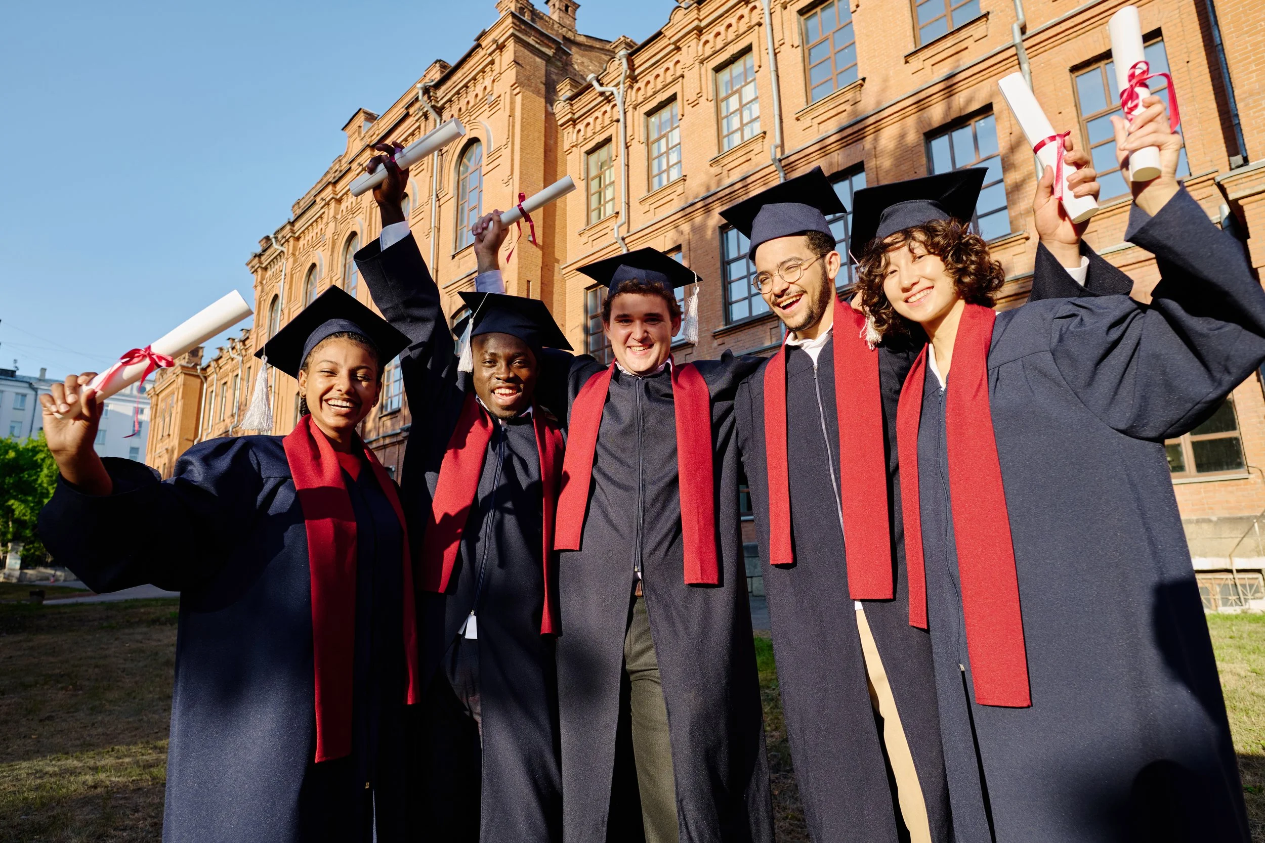 students-with-diplomas-graduating-from-university-2026-01-08-00-16-30-utc.jpg
