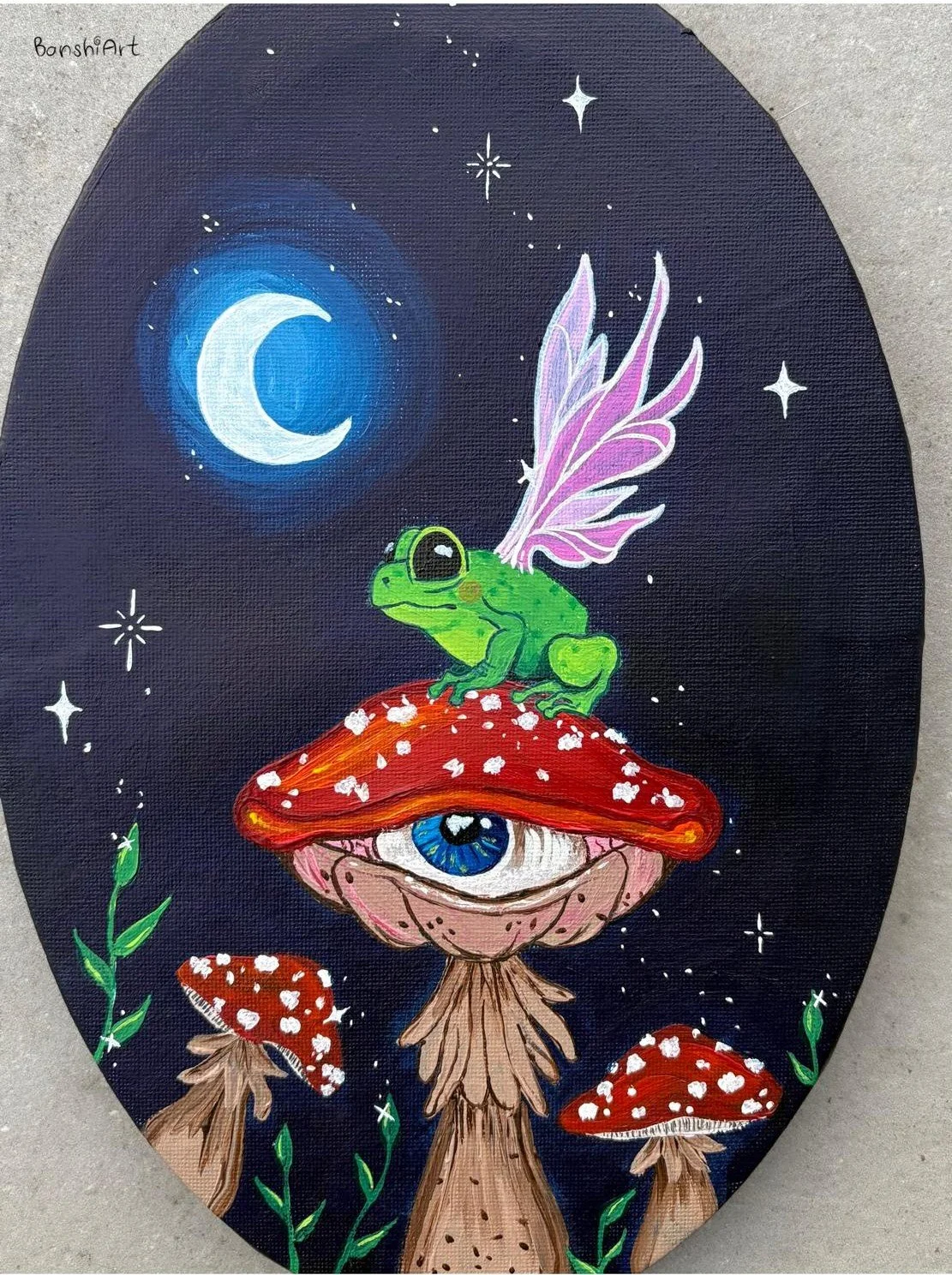 Malerisches Bild eines Einhorn-Froschs auf einer Pilzplattform im Weltraum mit Sternen, Monden und Glühblumen