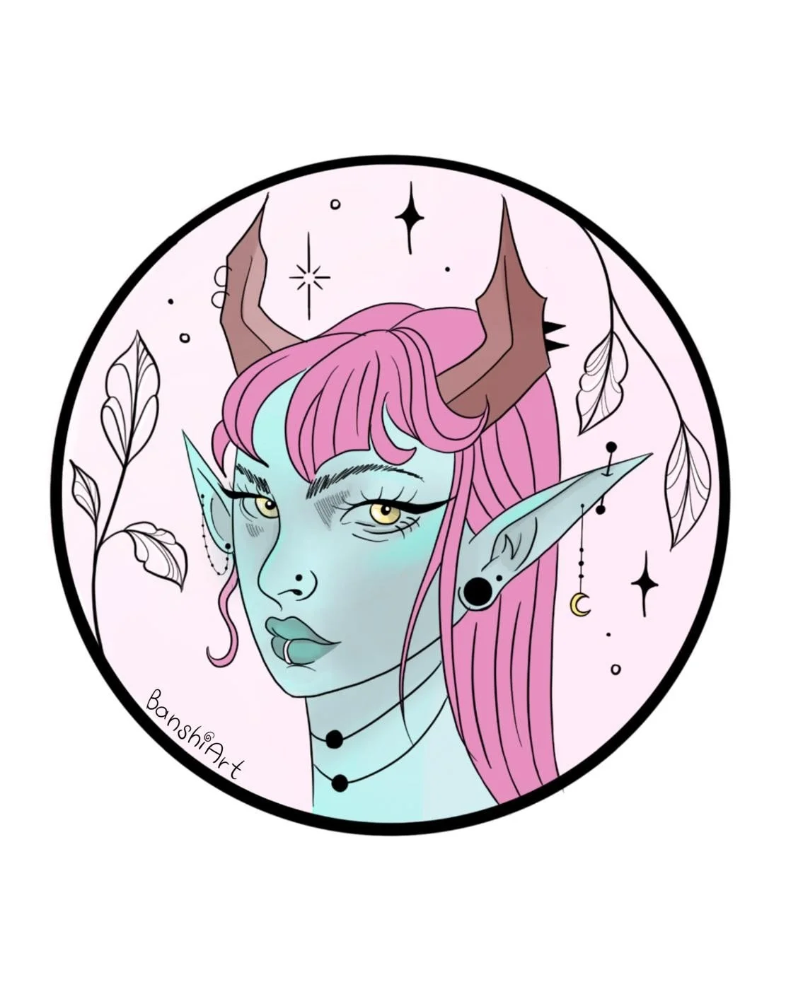 Illustration einer hübschen, mythologischen Kreatur mit blauer Haut, pinkem Haar, großen Ohren und Hörnern. Sie trägt Schmuck, hat lange Wimpern und einen lasziven Blick. Im Hintergrund sind Blätter, Sterne, Monde und anziehende Elemente zu sehen.