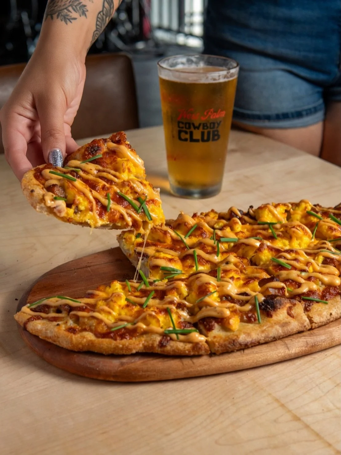 brunch shoots are some of my favorite 🍳
this breakfast pizza had about two seconds of cheese pull before it set, so I shot it in bursts and picked my favorite frame after. timing is everything with food.
if your brunch menu needs some love, send me 