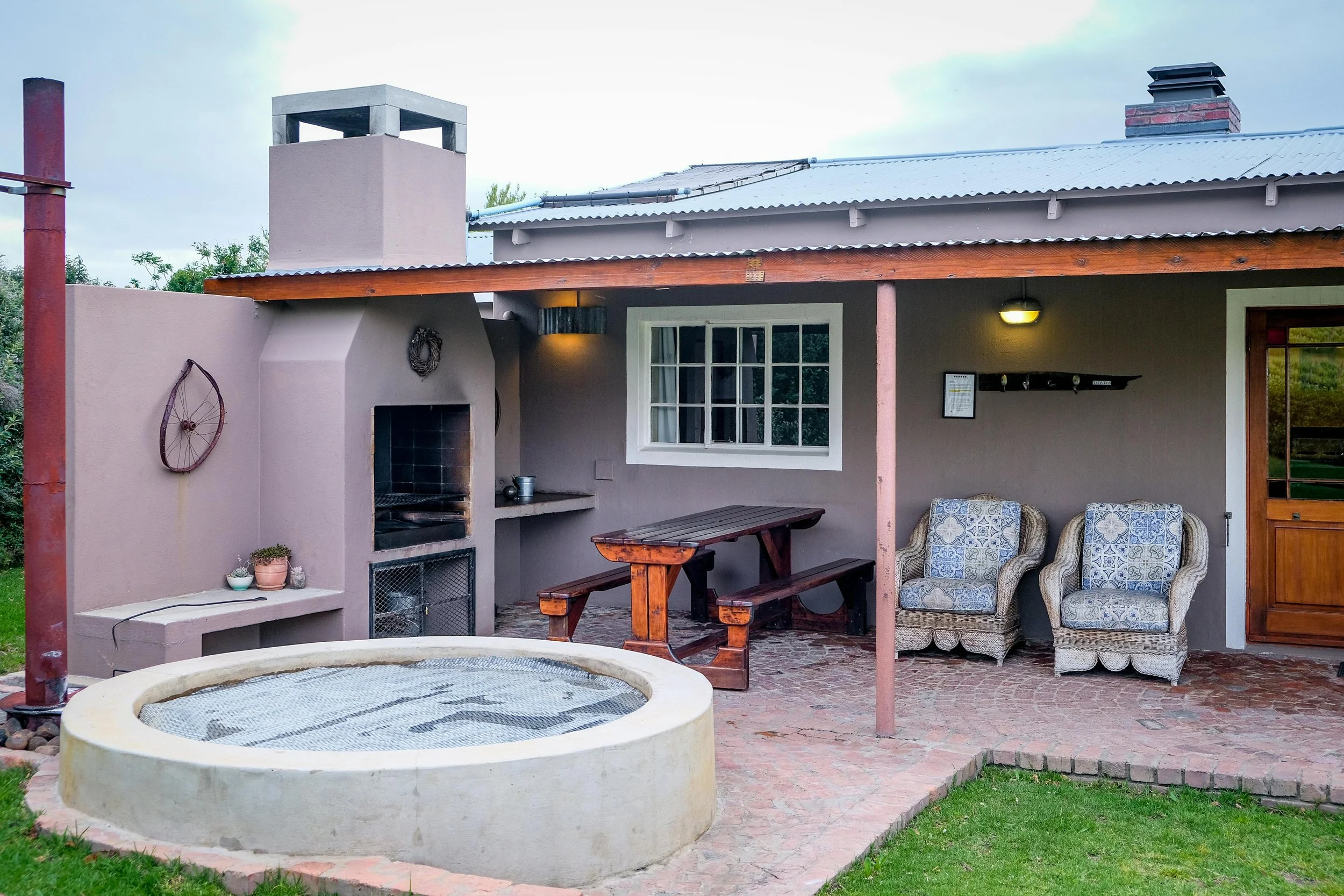 Installing a backyard hot tub? Four reasons to hire Quality Electric to do the wiring