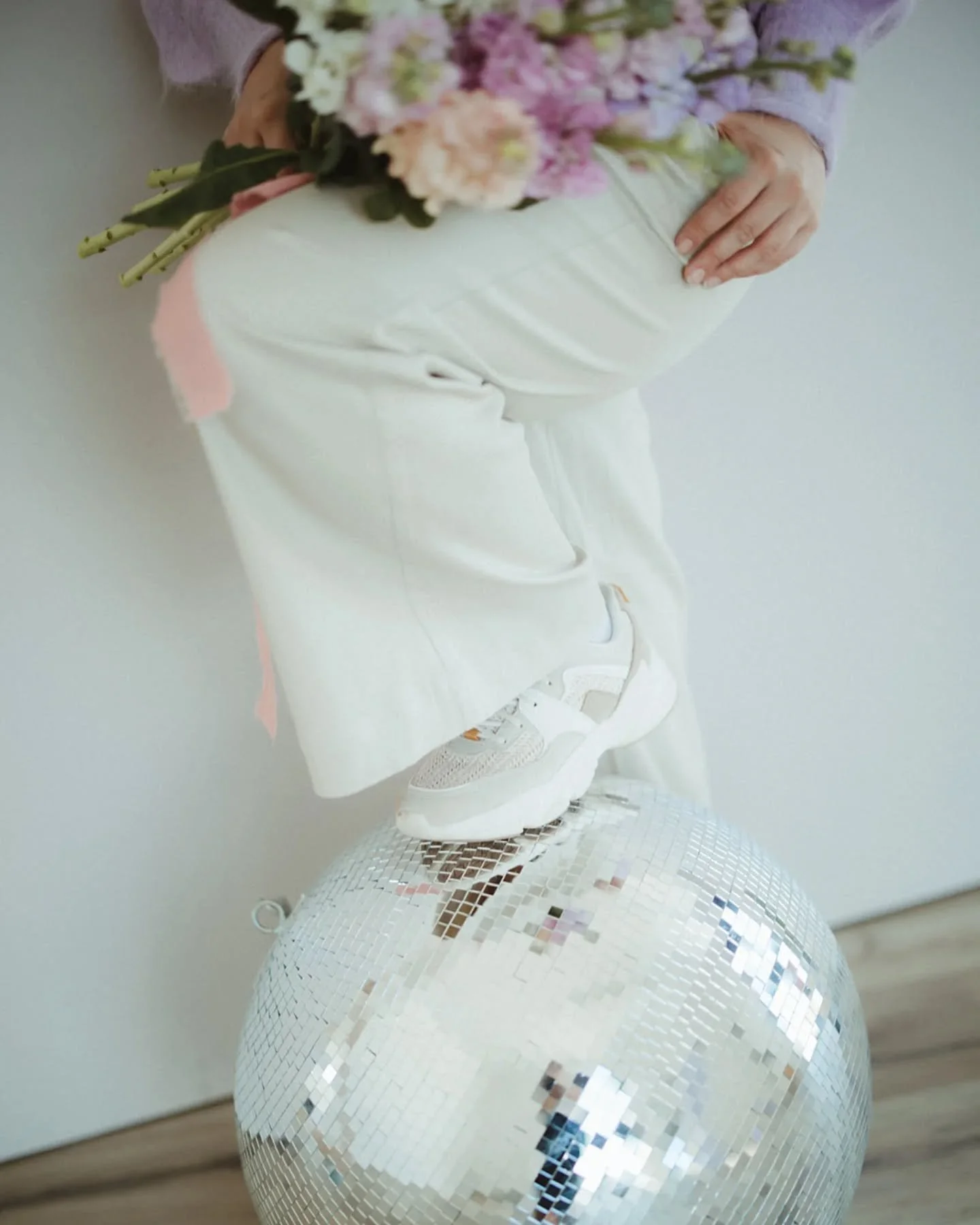 Disco geht IMMER 💜🩷

Foto @leonietannerphotography 

#Floraldesigner #weddingdesings #kreativ #kreativseinmachtgl&uuml;cklich #wildflowers