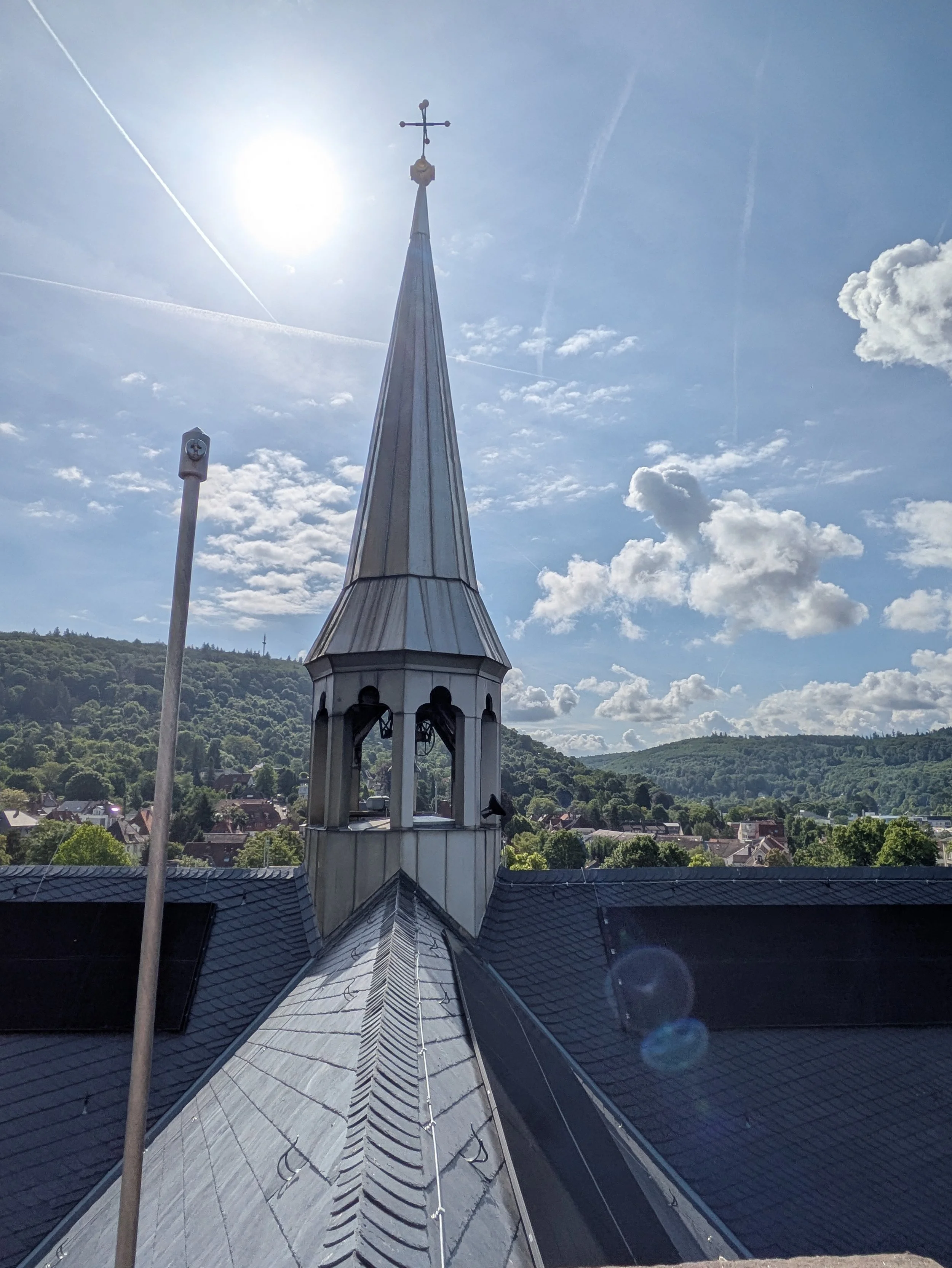 Der Blitzableiter einer Kirche.