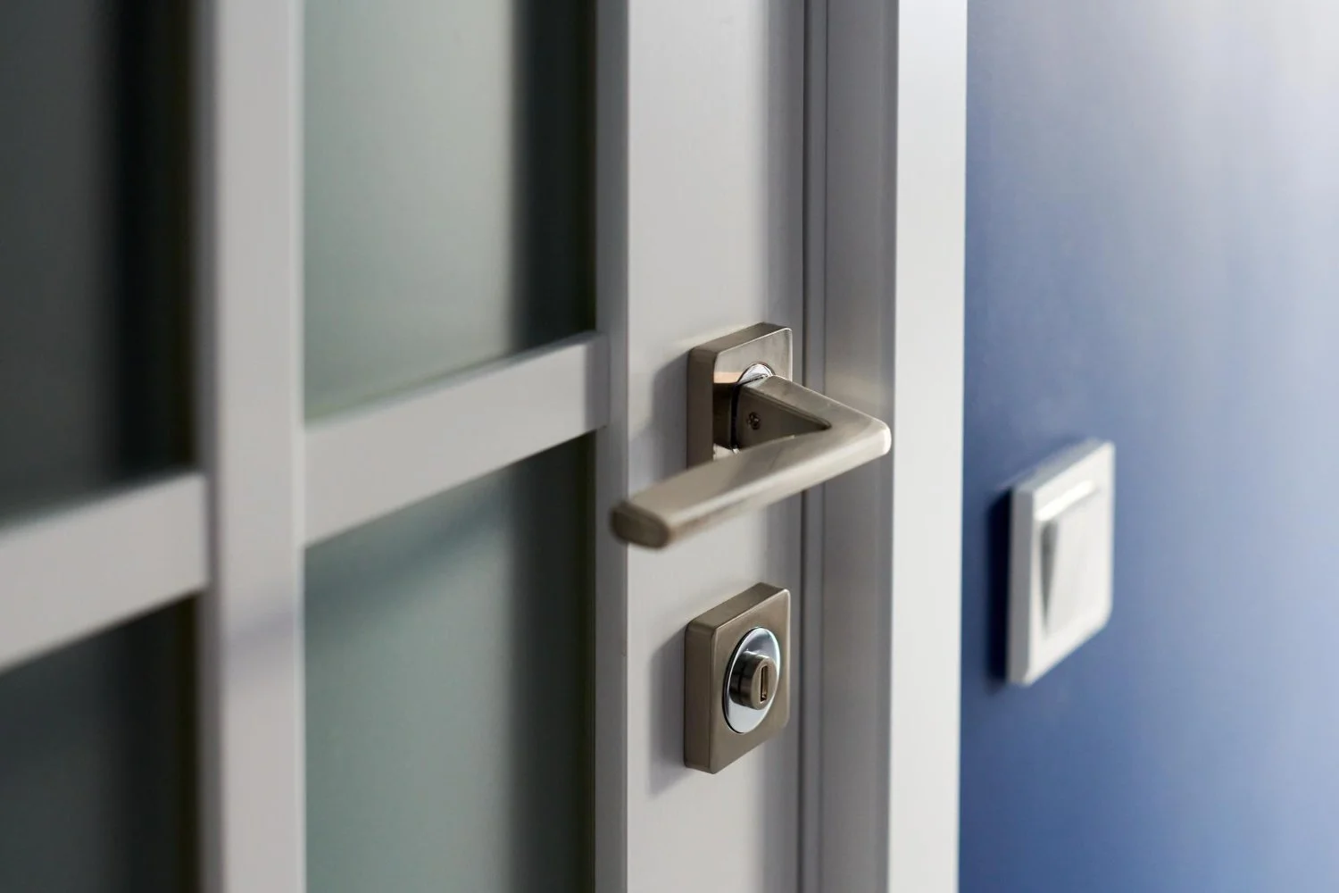 Signs it may be time for door replacement in Dallas, TX