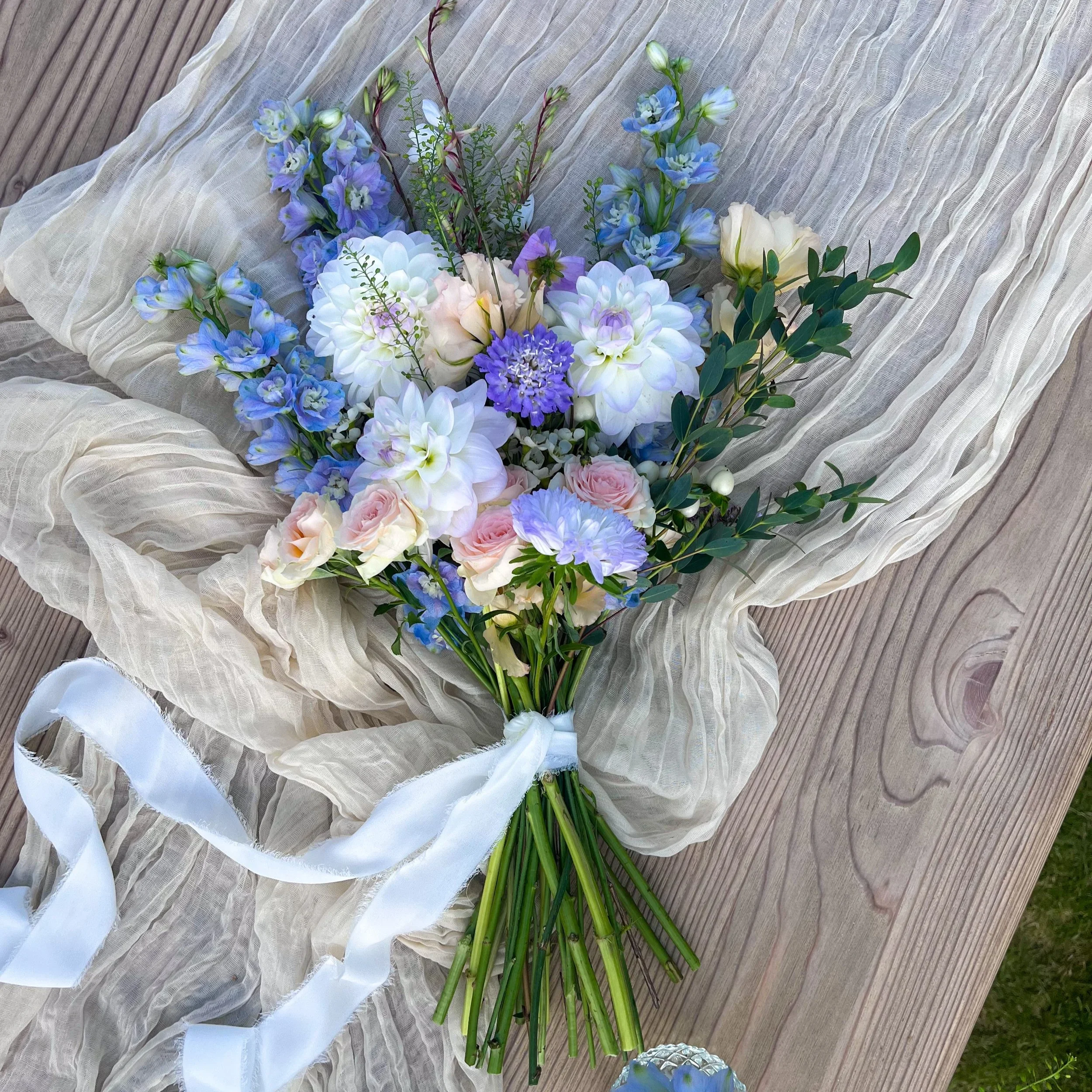 Why choose to work with a wedding florist?