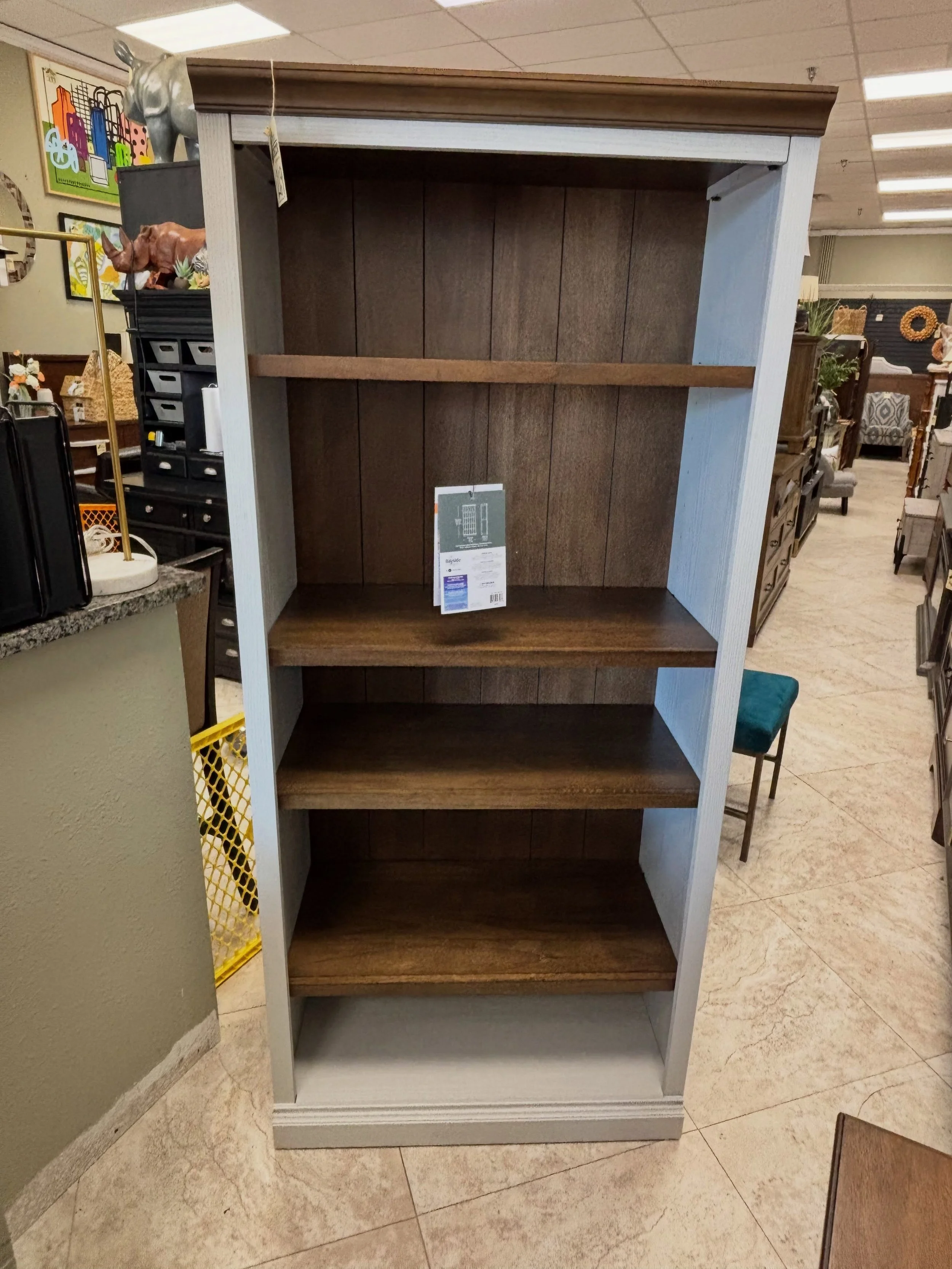 JUST ARRIVED &mdash; classic style, smart savings.

White &amp; Brown Bookshelf
✅ Like New Condition 
📏 32&rdquo; x 17.5&rdquo; x 72&rdquo;H
💲269

Available now at Rhino Decor
📍 13393 W Colonial Dr, Winter Garden, FL 34787
🕙 Tue&ndash;Thu 10&ndas