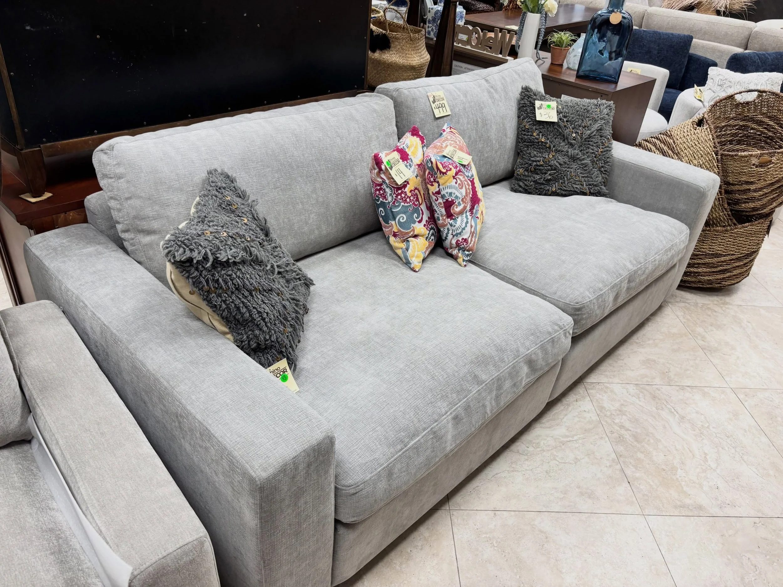 LOWERED PRICE&hellip;Fresh Look, Smart Price.

Gray Power Fabric Henredon Sofa (2 available)
✅ Like New Condition
📏 91&rdquo; x 42.5&rdquo; x 36.5&rdquo;H
💲 499, 2 available.

Available now at Rhino Decor
📍 13393 W Colonial Dr, Winter Garden, FL 3