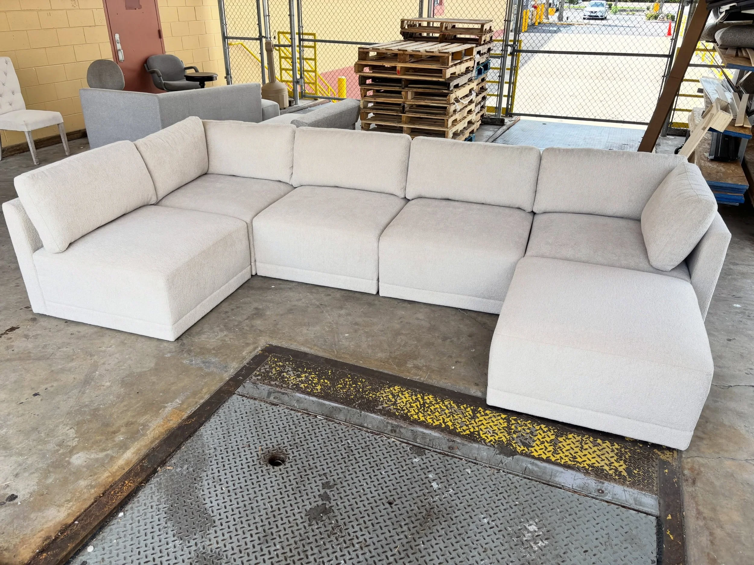 JUST ARRIVED &mdash; another great find at Rhino Decor.

6pc Thomasville Cream Modular Sectional
✅ Like New Condition
📏 69.5&rdquo; x 139&rdquo; x 37.5&rdquo; x 33.5&rdquo;H
💲 1099

Available now at Rhino Decor
📍 13393 W Colonial Dr, Winter Garden
